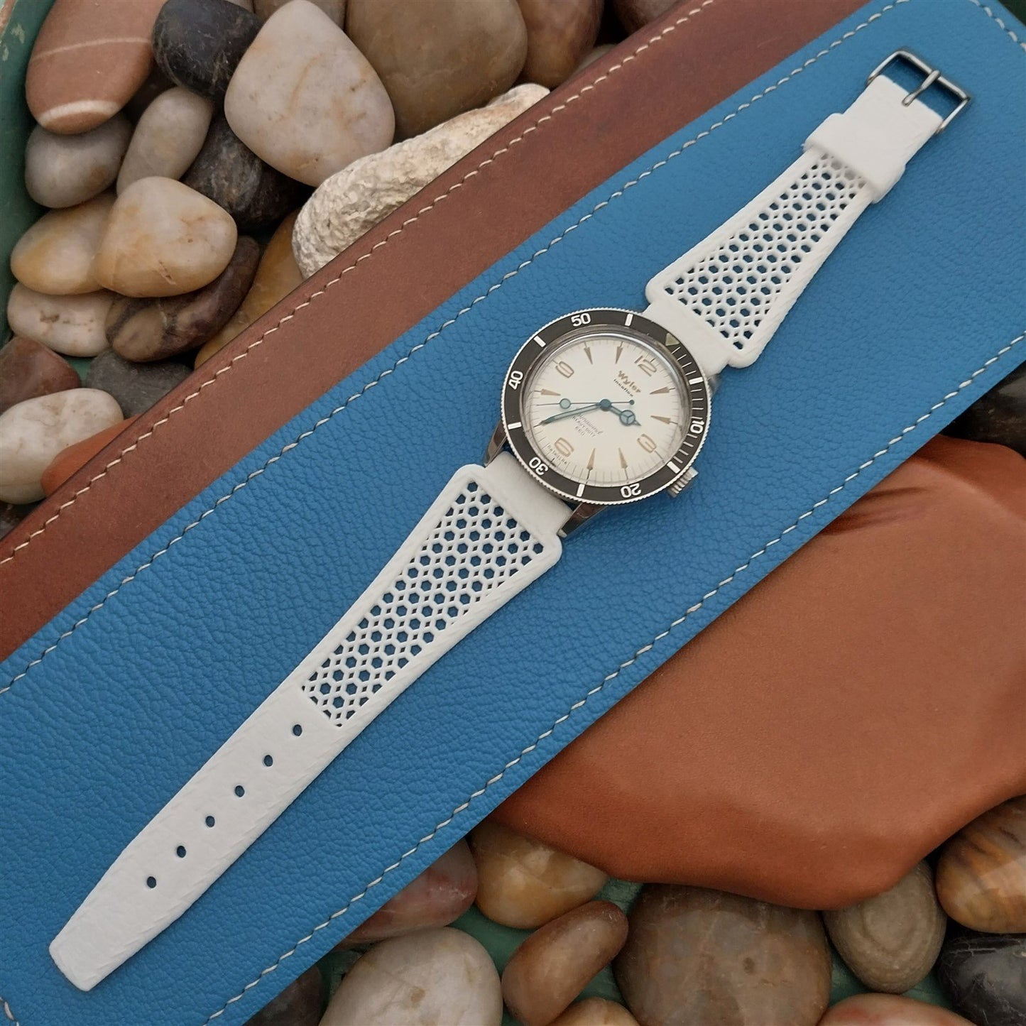 1970s Vintage 18mm Flared Rally White Diver Swiss Golay Playa Unused Watch Strap