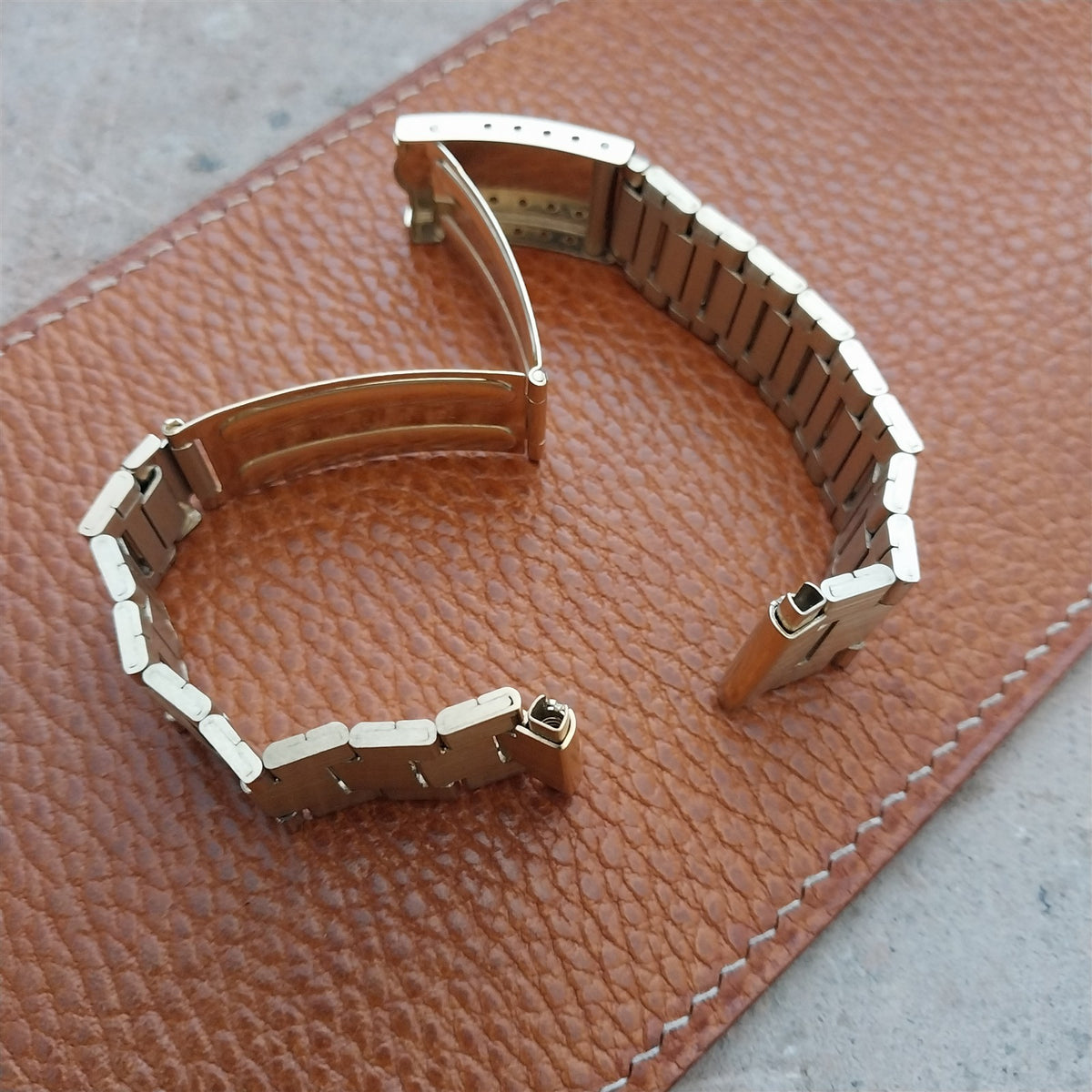 22mm 20mm Yellow Gold-Tone Gold Fold-Over Clasp Unused Vintage Watch Band