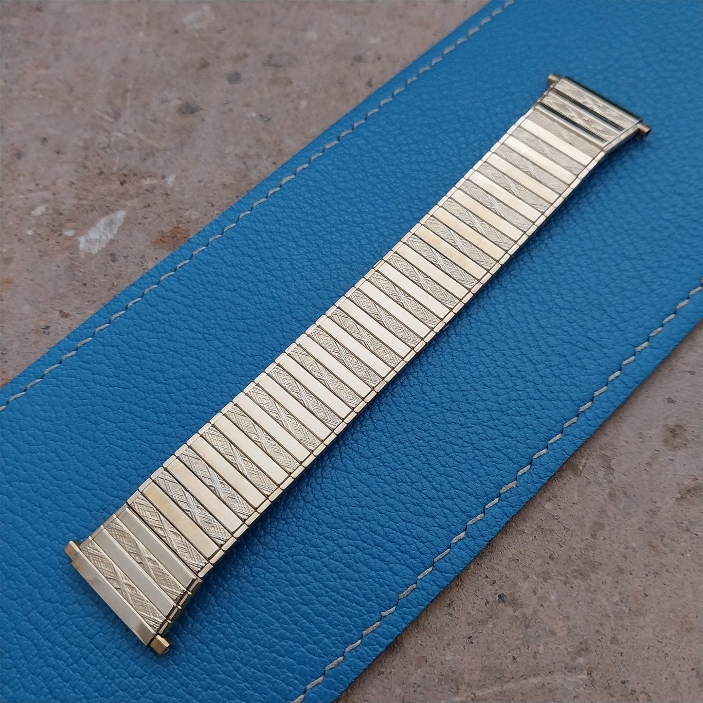 18mm 19mm 20mm 1970s Short Speidel Gold-Tone nos Flared Vintage Watch Band