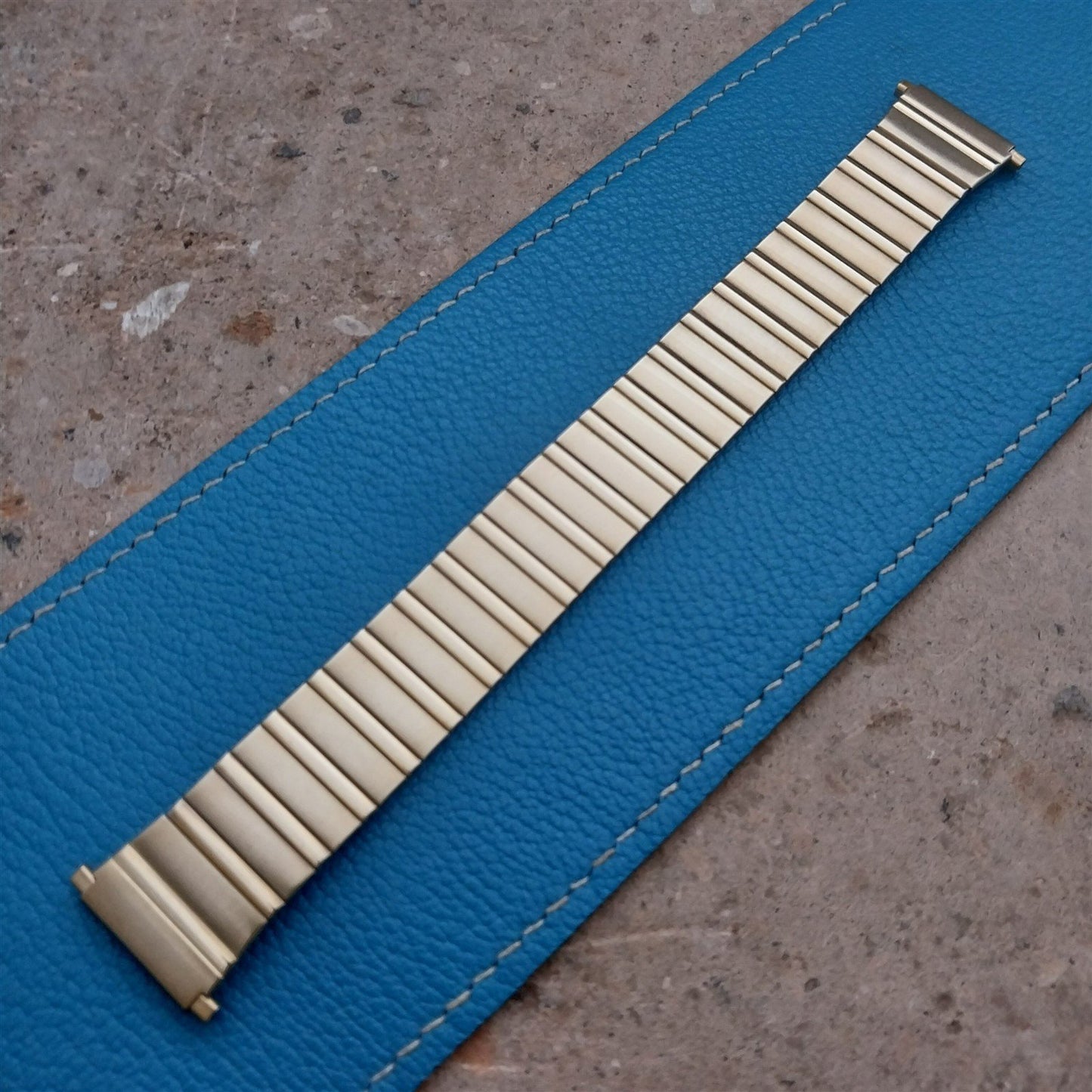 18mm 19mm 20mm Flared 1970s Speidel Gold-Tone nos Unused Vintage Watch Band