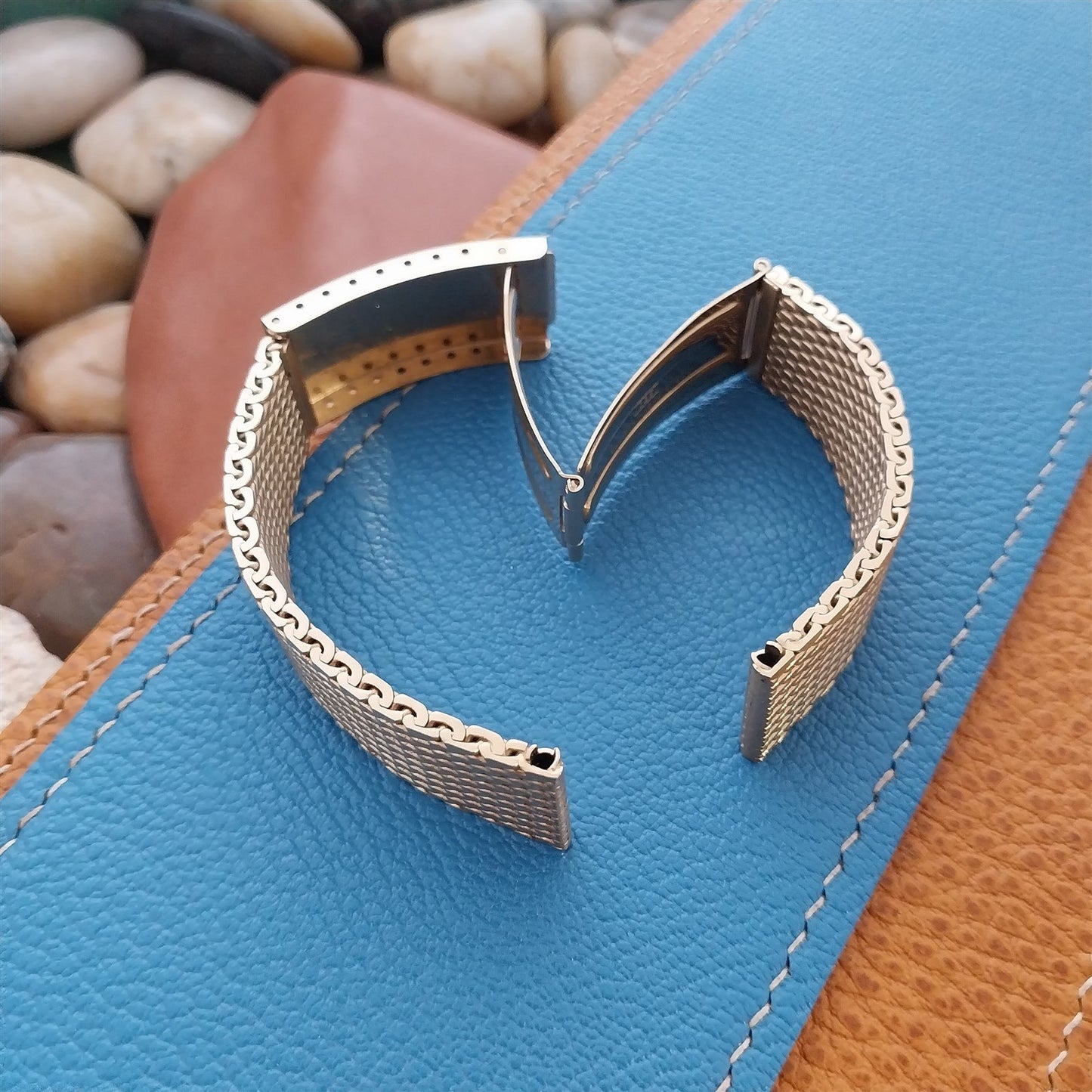 11/16" Caravelle 10251 Yellow Gold-Tone Mesh Unused nos Vintage Watch Band