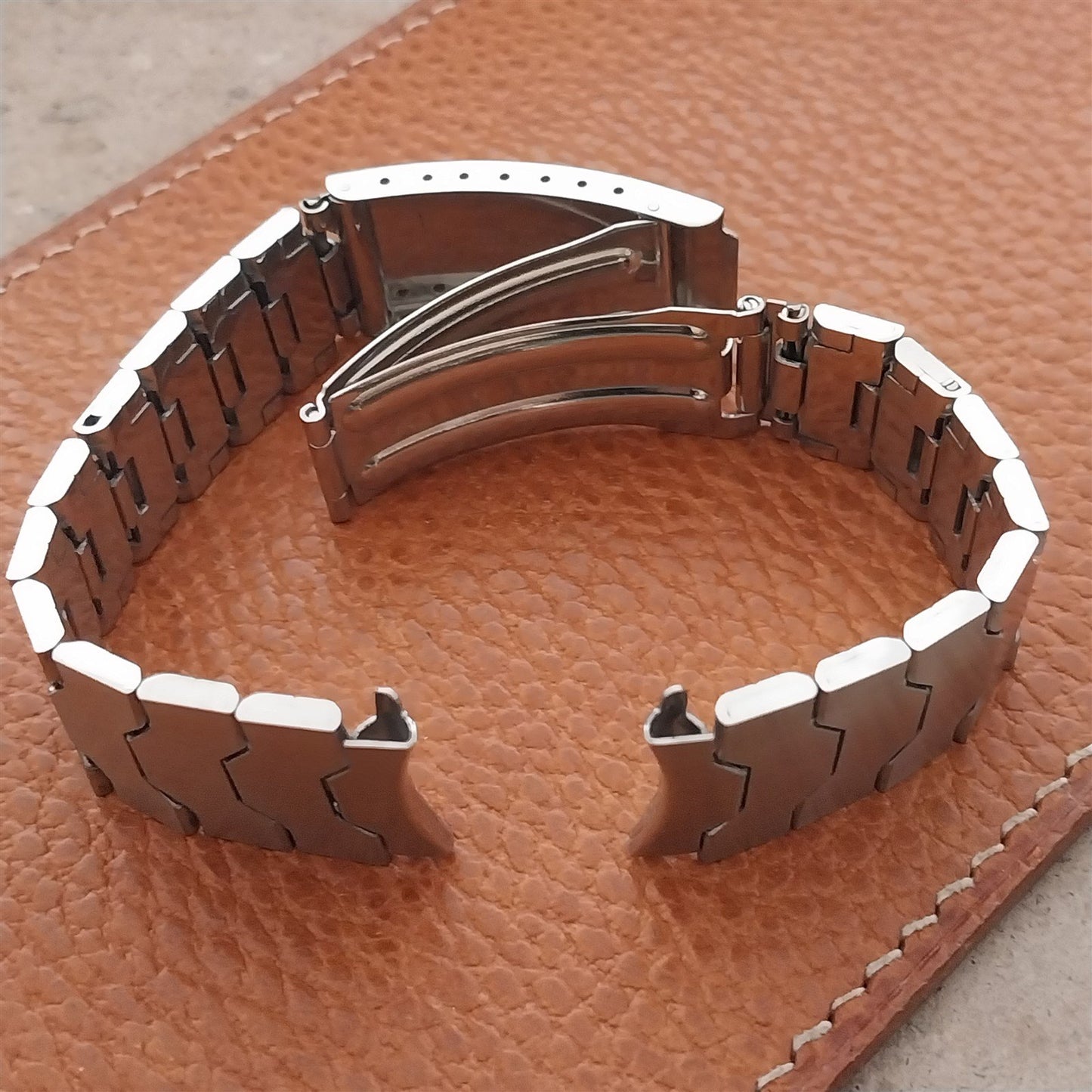 Vintage 17.2mm Stainless Steel Flared Unused nos Classic Watch Band