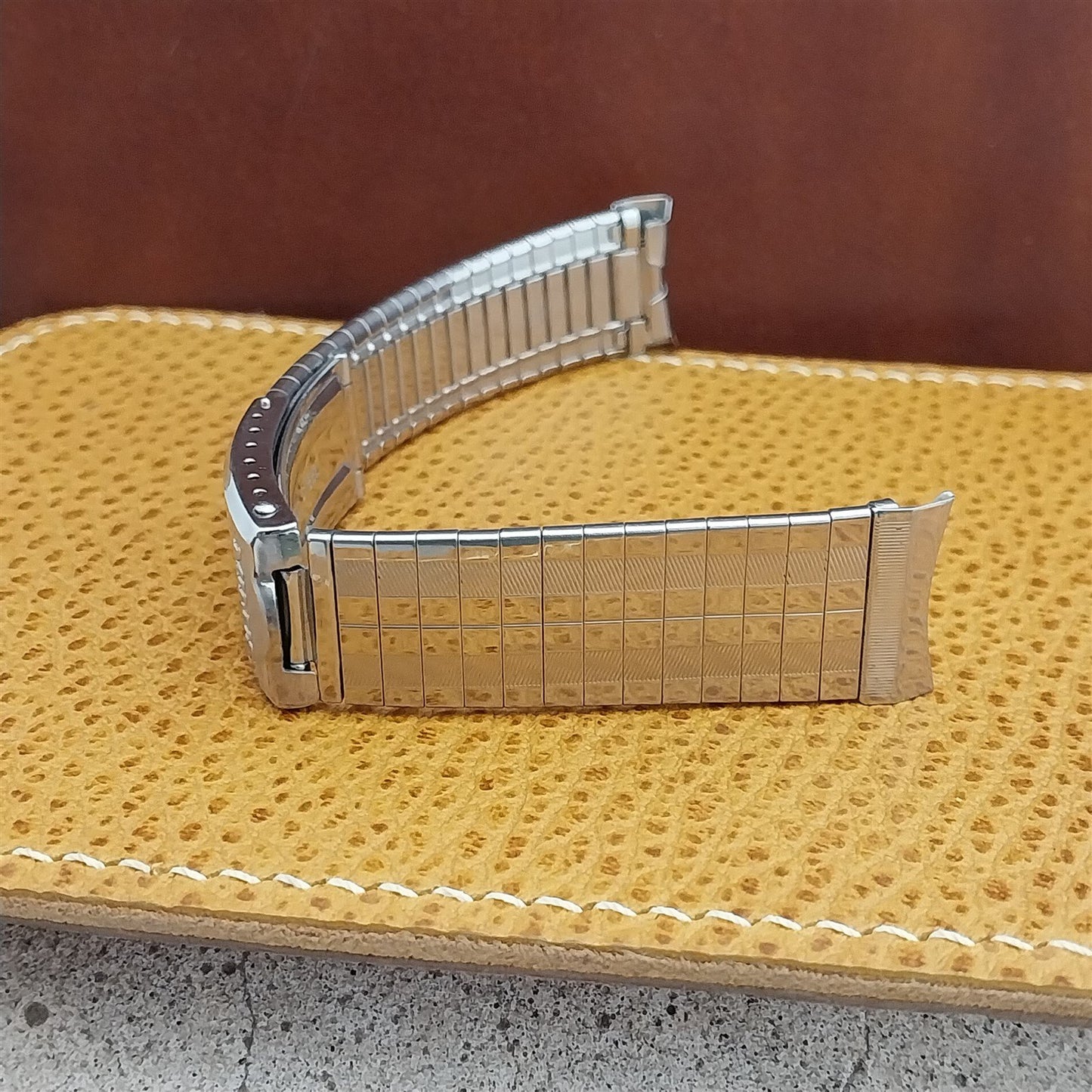 18mm Milus Logo Stainless Steel nos Unused 1970s Classic Vintage Watch Band
