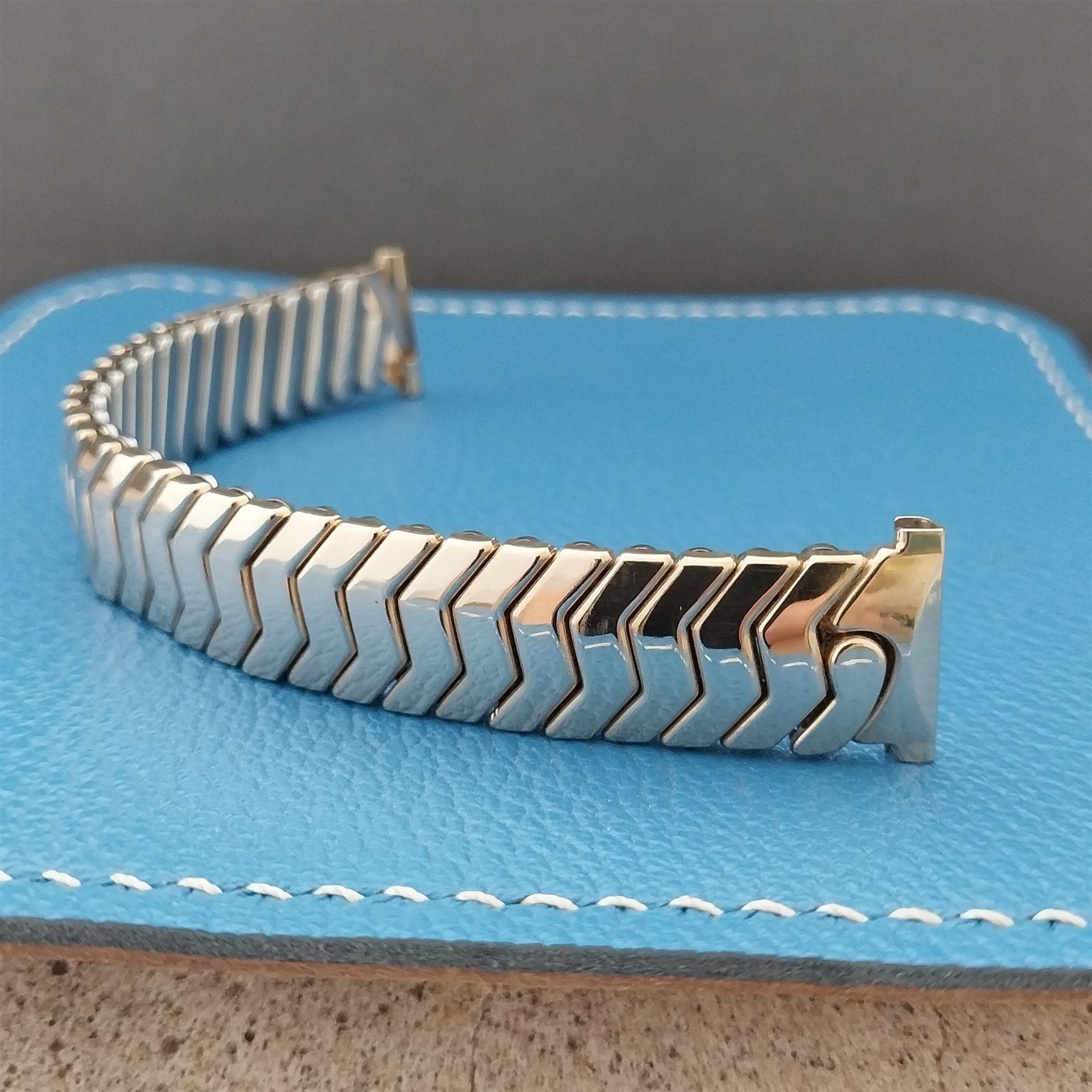 Vintage Gold Filled Watch Band 1920s 14k White Gold-Filled Ladies Filigree Mesh Unused  main image 2