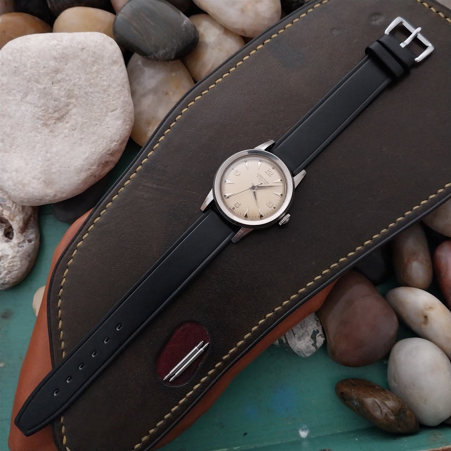 1960s 5/8" Black Leather Classic Tapered 2-Keeper Unused Vintage Watch Strap