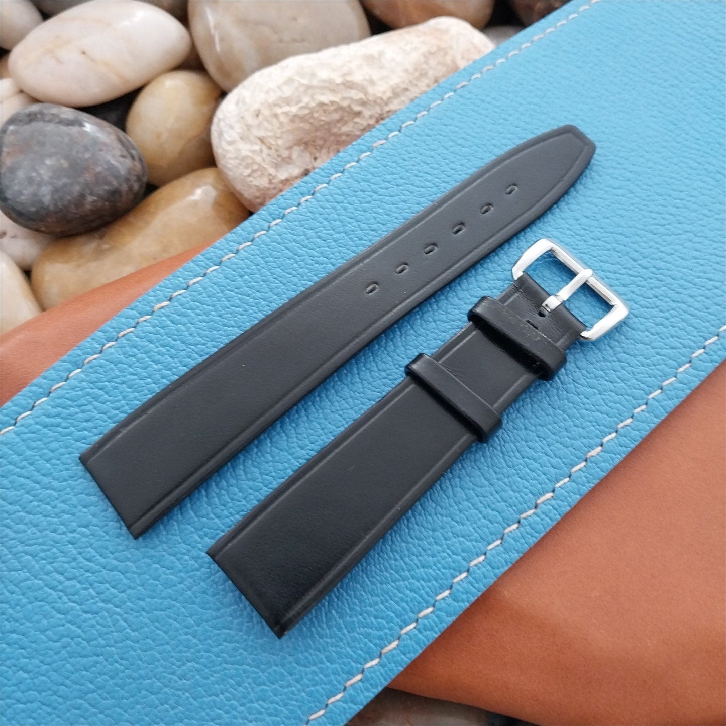1960s 18mm Black Leather Classic Tapered Double-Keeper Unused Vintage Watch Band