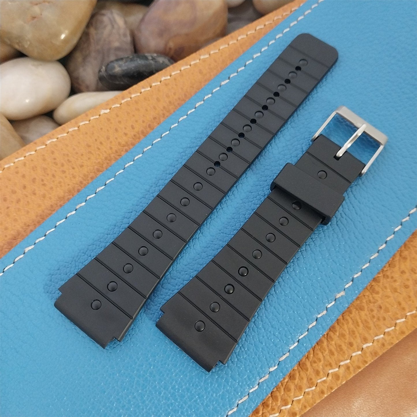 18mm Flared to 21.5mm Classic LCD Unused Old-Stock nos Vintage Watch Band