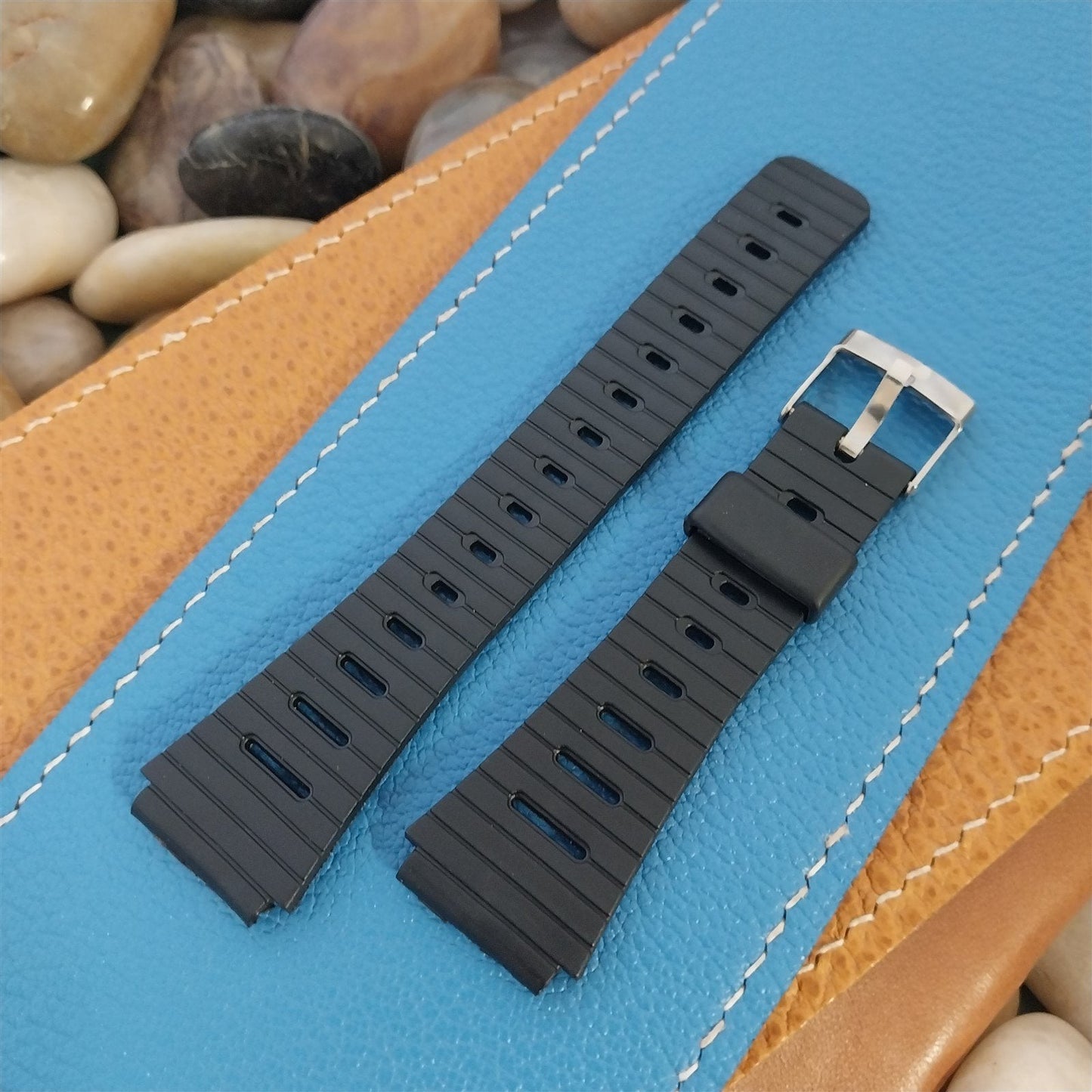 18mm Flared to 21.5mm Classic LCD Unused Old-Stock nos Mormac Vintage Watch Band