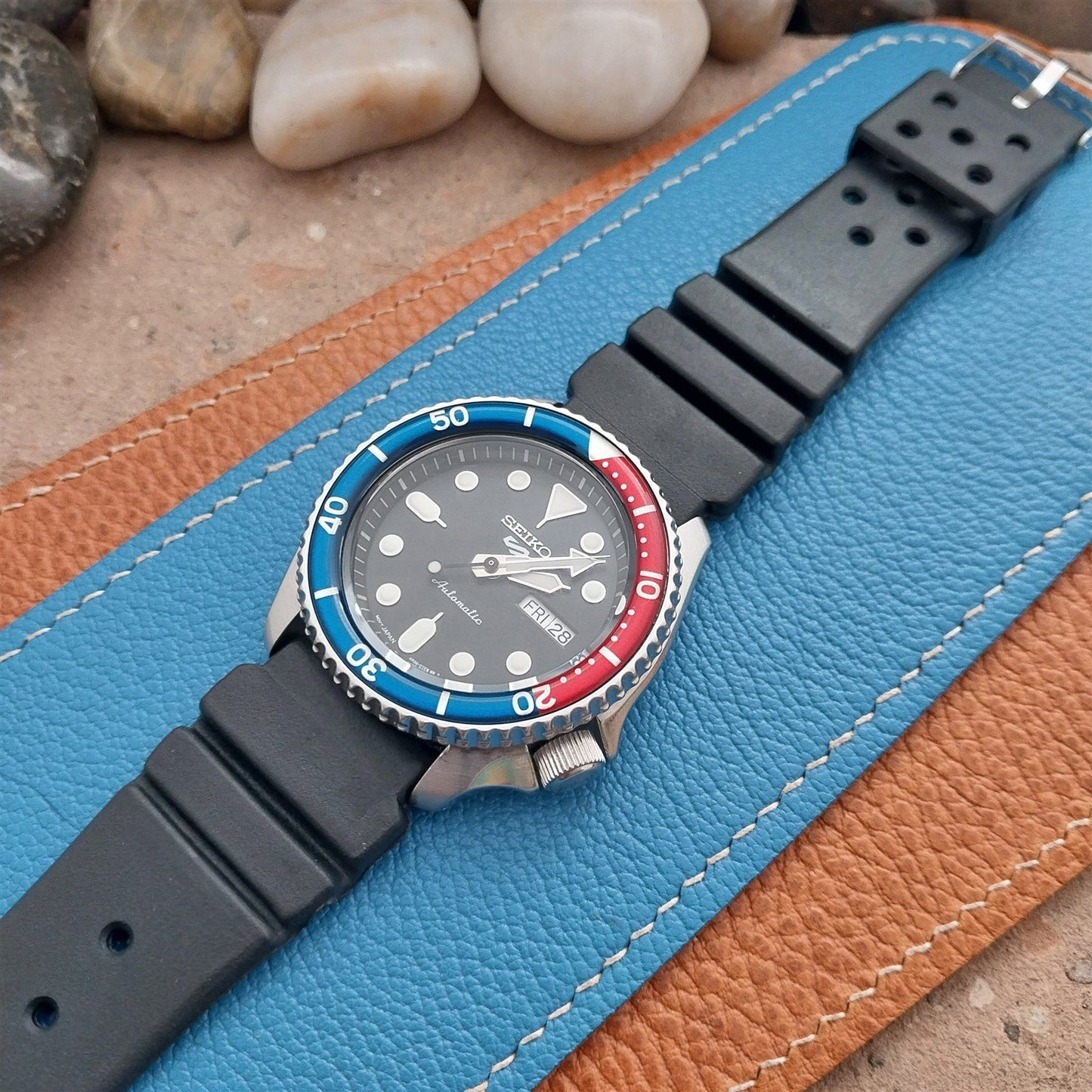 Vintage 22mm Flared Black Synthetic Diver Watch Strap