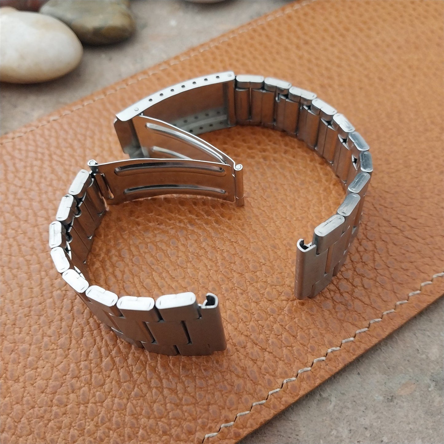 Vintage 18.4mm Flared Stainless Steel nos Unused Classic Watch Band