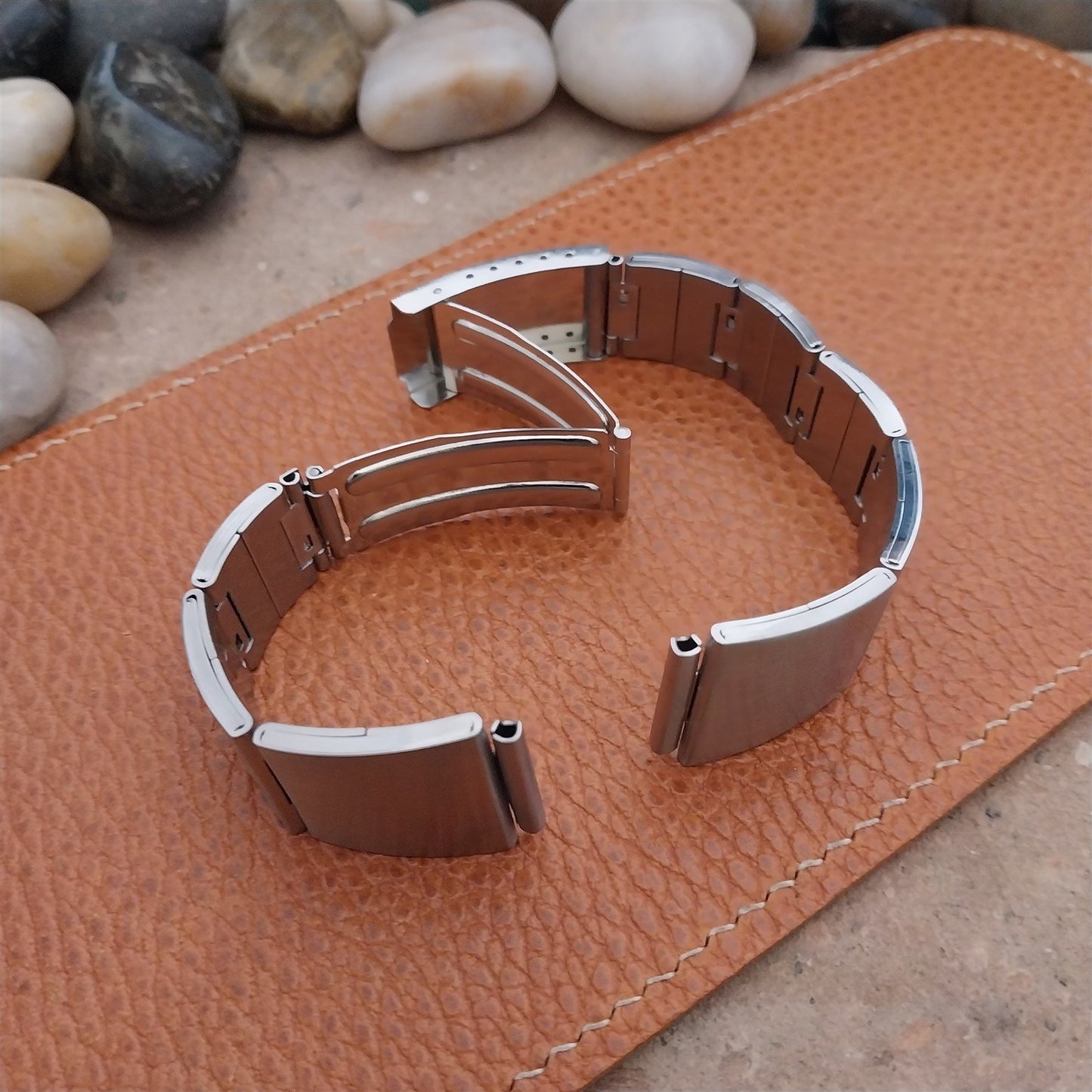 19mm Stainless Steel Bear Japan Classic Flared 1970s Unused Vintage Watch Band