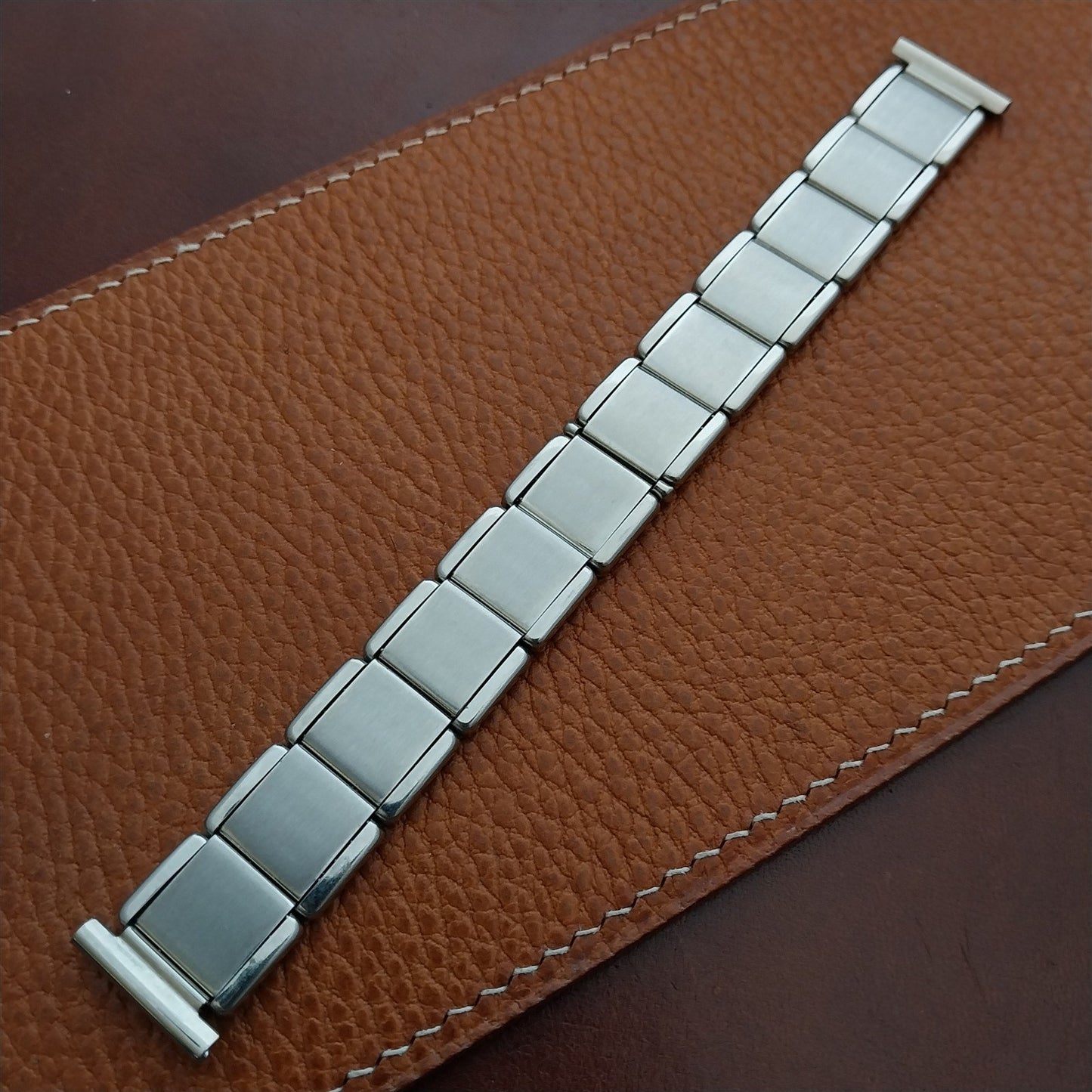 18mm Wire-Lug Stainless Steel 1960s Classic Stretch Unused Vintage Watch Band