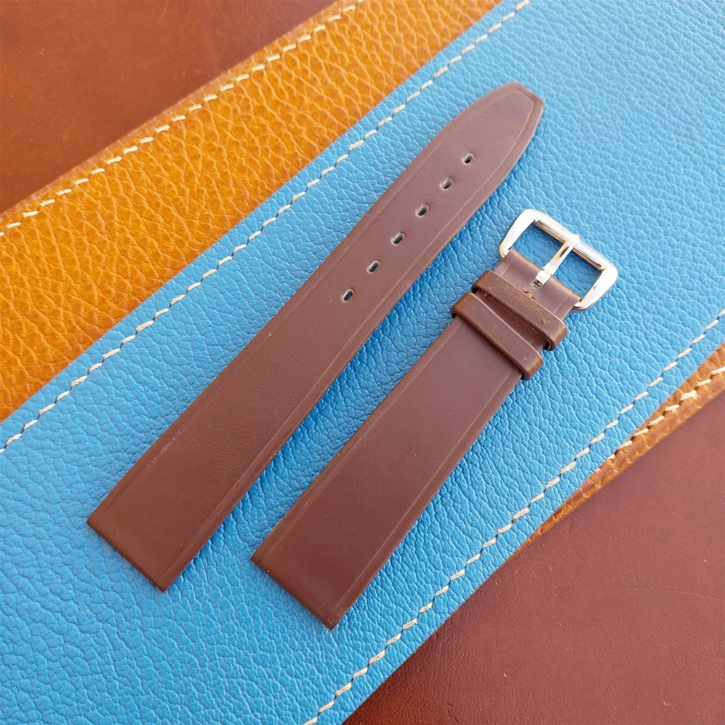 1960s 17.6mm Brown Leather Classic Tapered 2-Keeper Unused Vintage Watch Strap