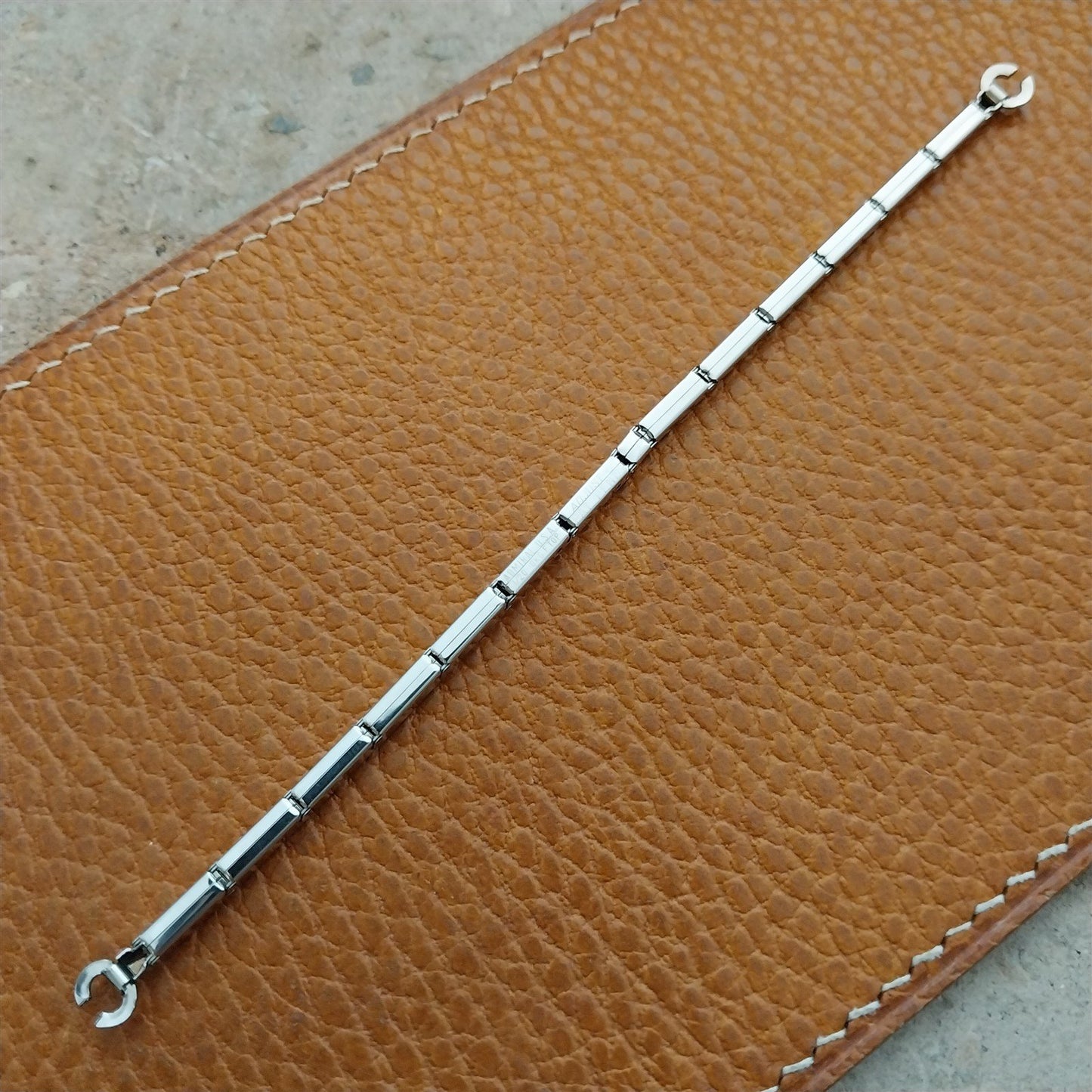 Ladies White Gold-Fill Stretch Admiral 1960s Unused Vintage Cocktail Watch Band