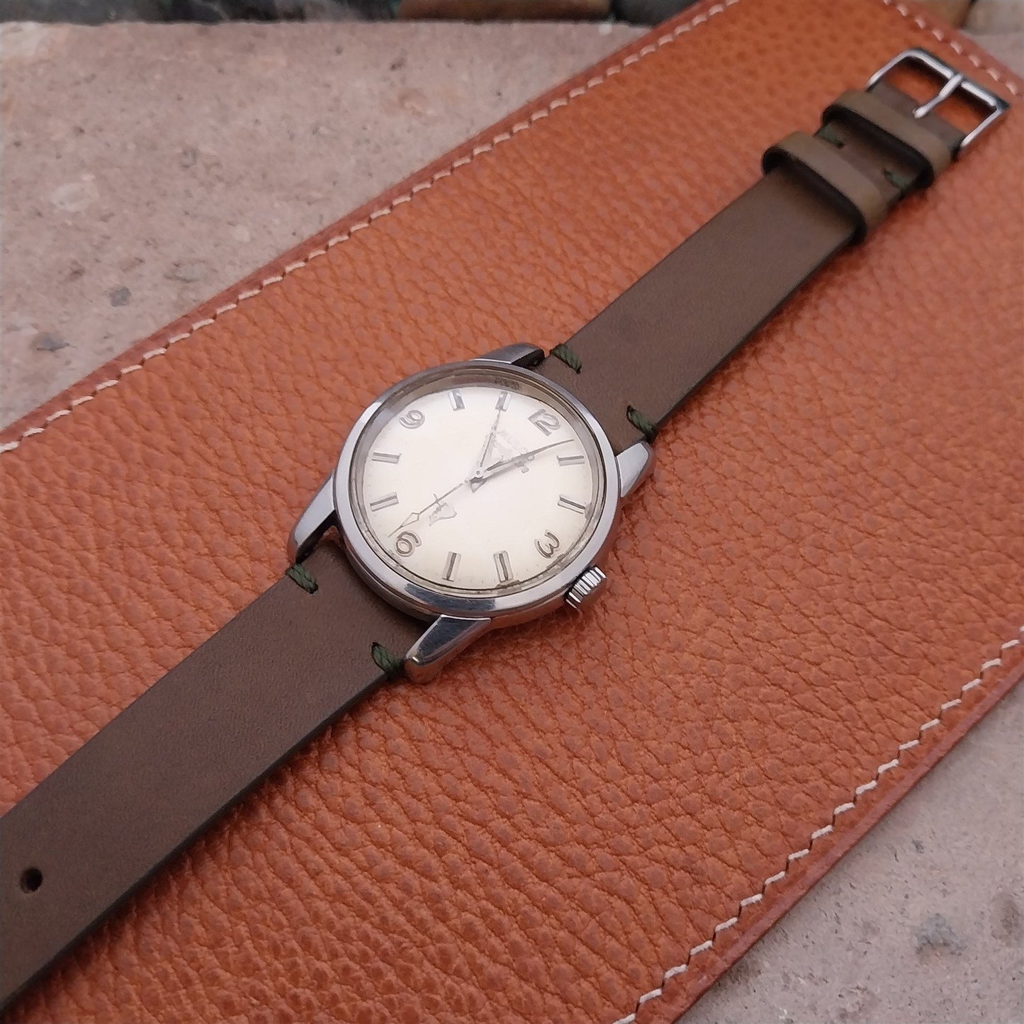 18mm Fleurus France Two Stitch Vintage Style Tapered 18/16 Watch Strap