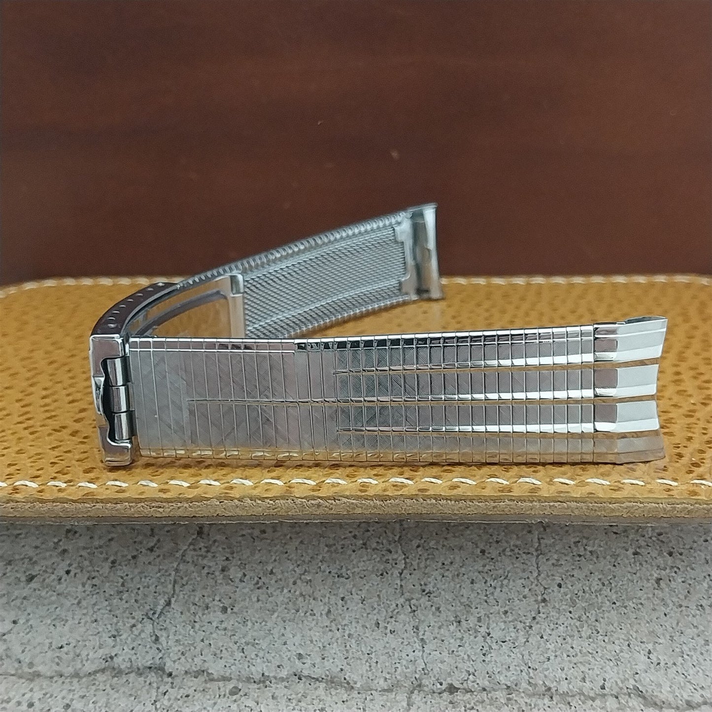 17.2mm Classic Duchess USA Stainless Steel nos 1960s Vintage Watch Band 11/16"