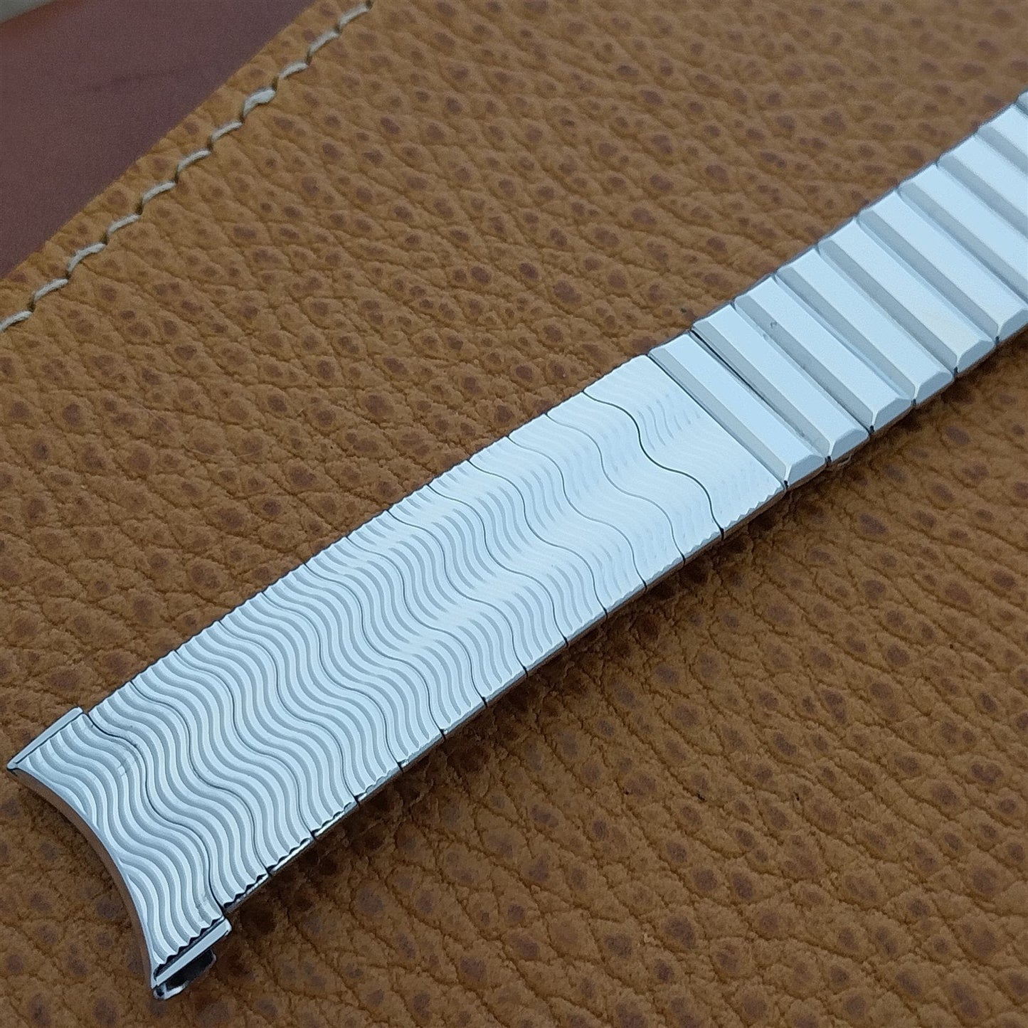 18mm 19mm White Gold-Filled Classic Kreisler USA nos 1960s Vintage Watch Band