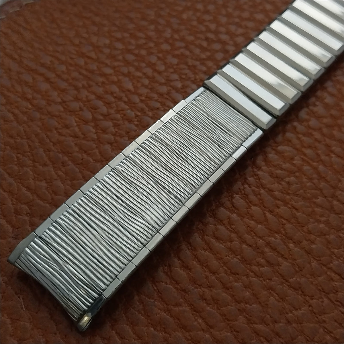 17.2mm Drema Bark-Texture Stainless Steel Unused 1960s Vintage Watch Band