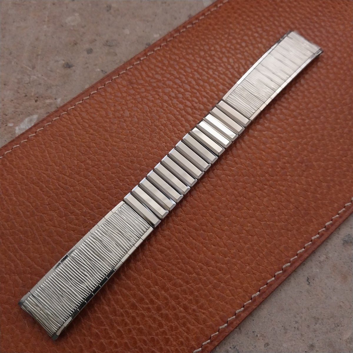 17.2mm Drema Bark-Texture Stainless Steel Unused 1960s Vintage Watch Band