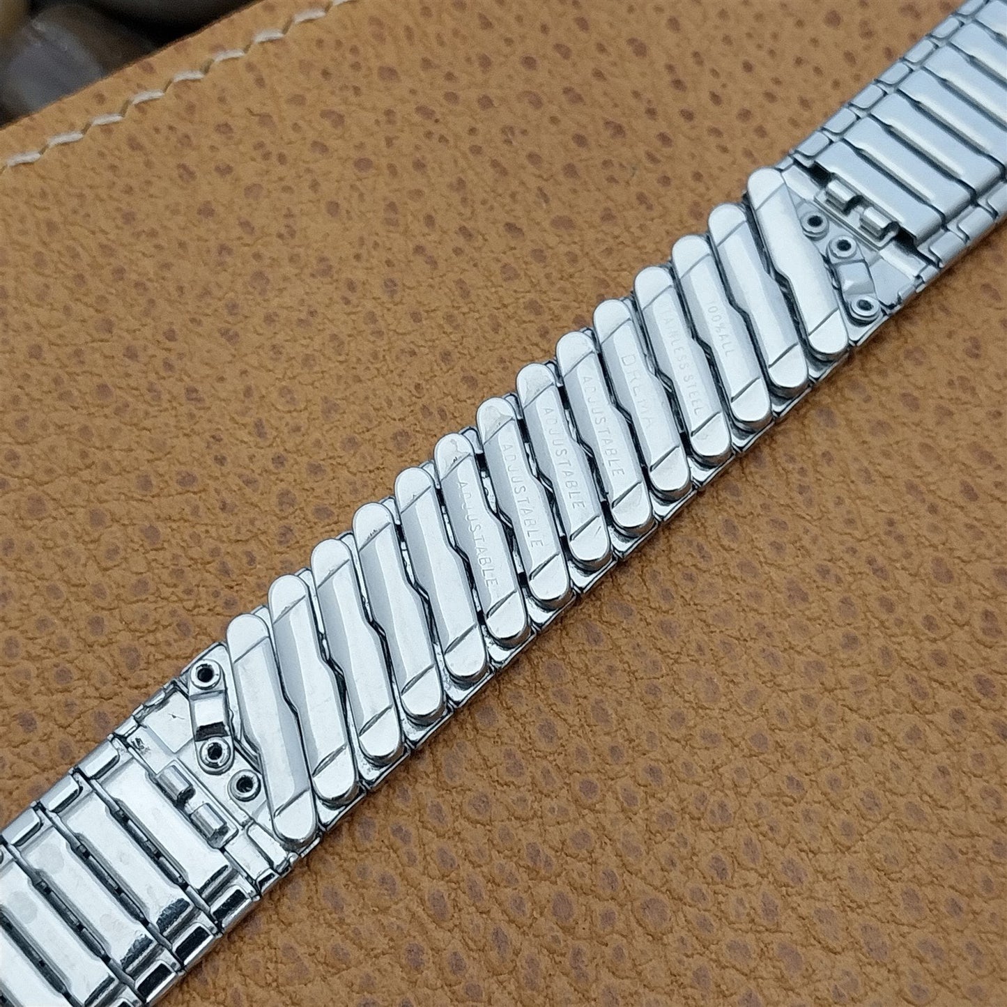 17.2mm Drema Bark-Texture Stainless Steel Unused 1960s Vintage Watch Band