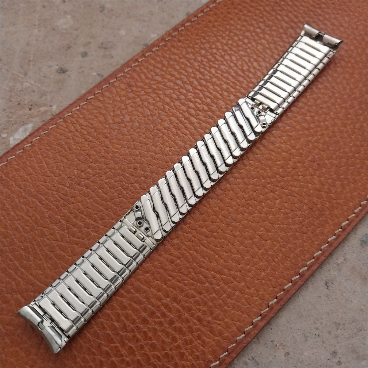 17.2mm Drema Bark-Texture Stainless Steel Unused 1960s Vintage Watch Band