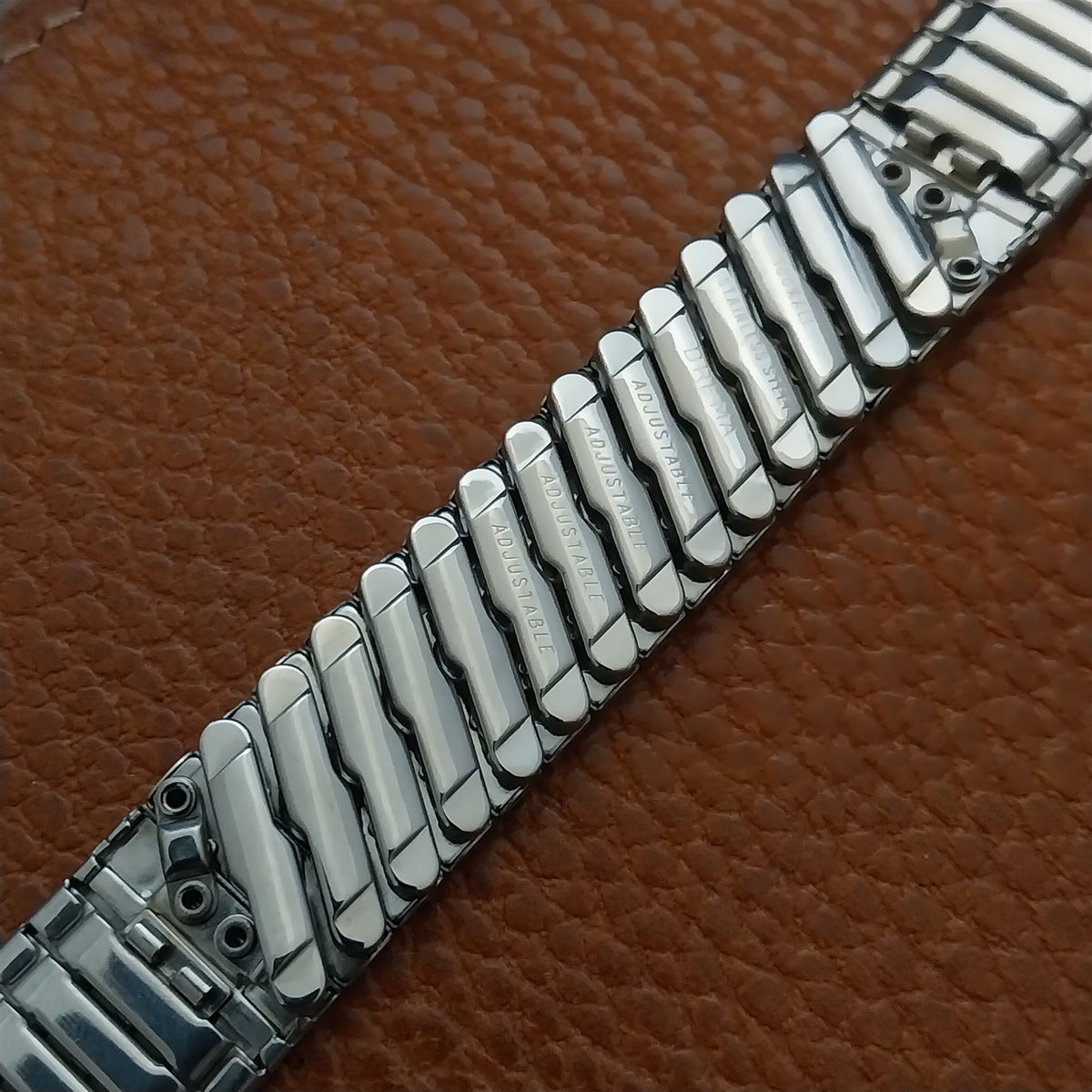 17.2mm Drema Bark-Texture Stainless Steel Unused 1960s Vintage Watch Band