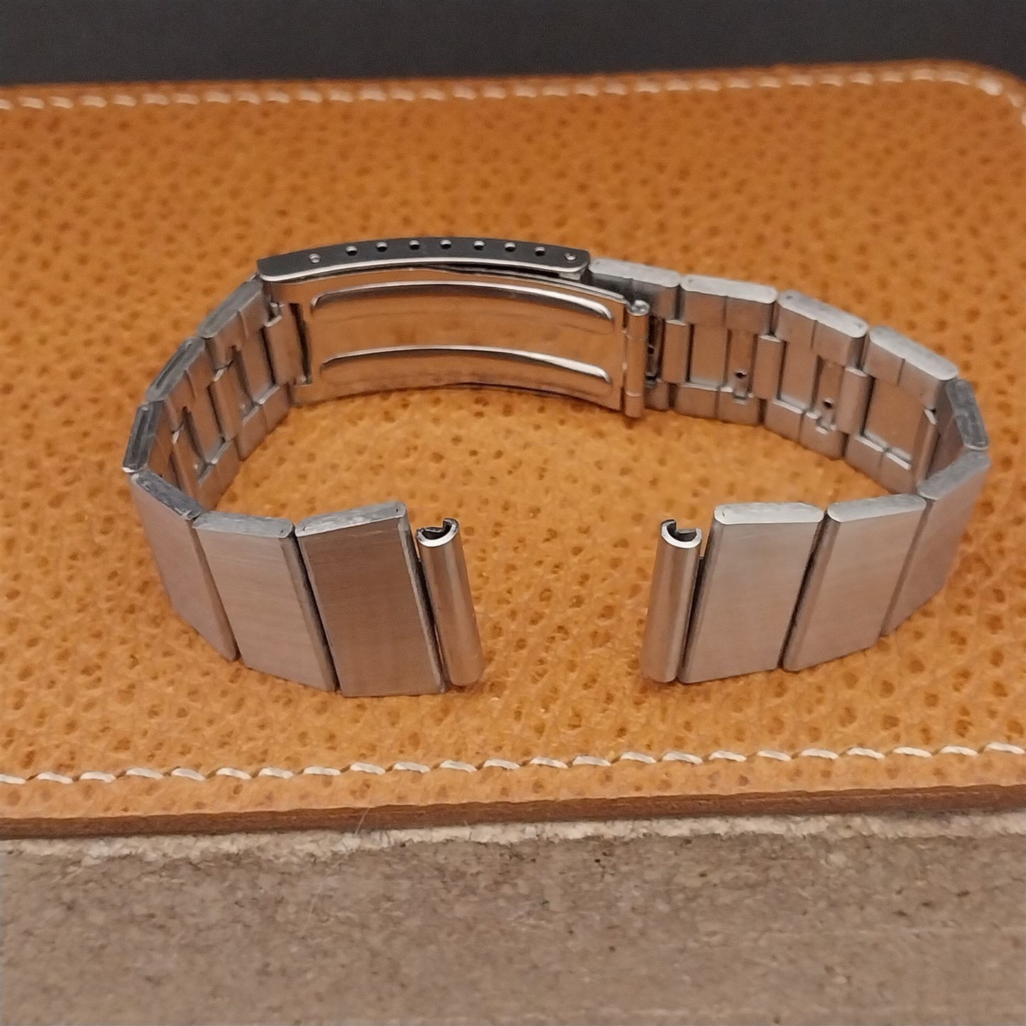 Vintage 18mm Stainless Steel Classic 1970s Flared Flat-Link Unused Watch Band