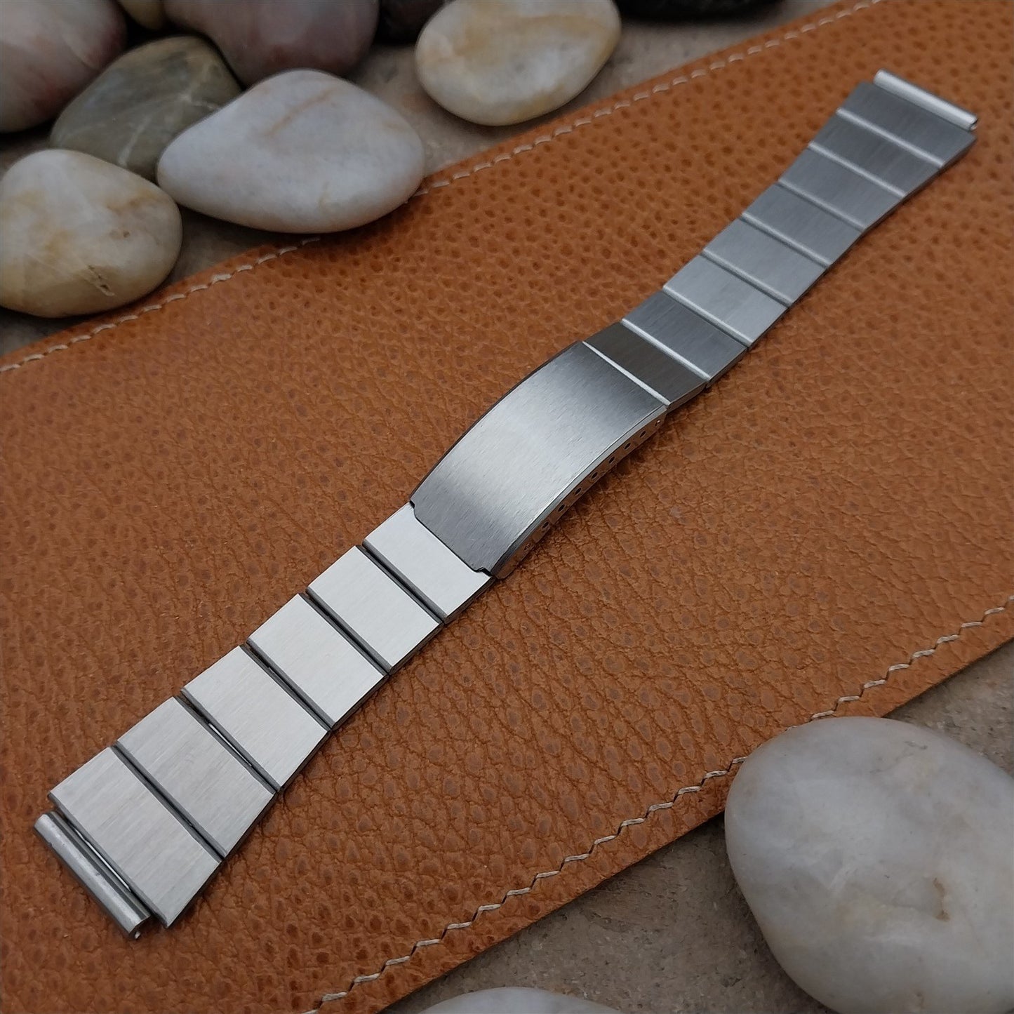 Vintage 18mm Stainless Steel Classic 1970s Flared Flat-Link Unused Watch Band