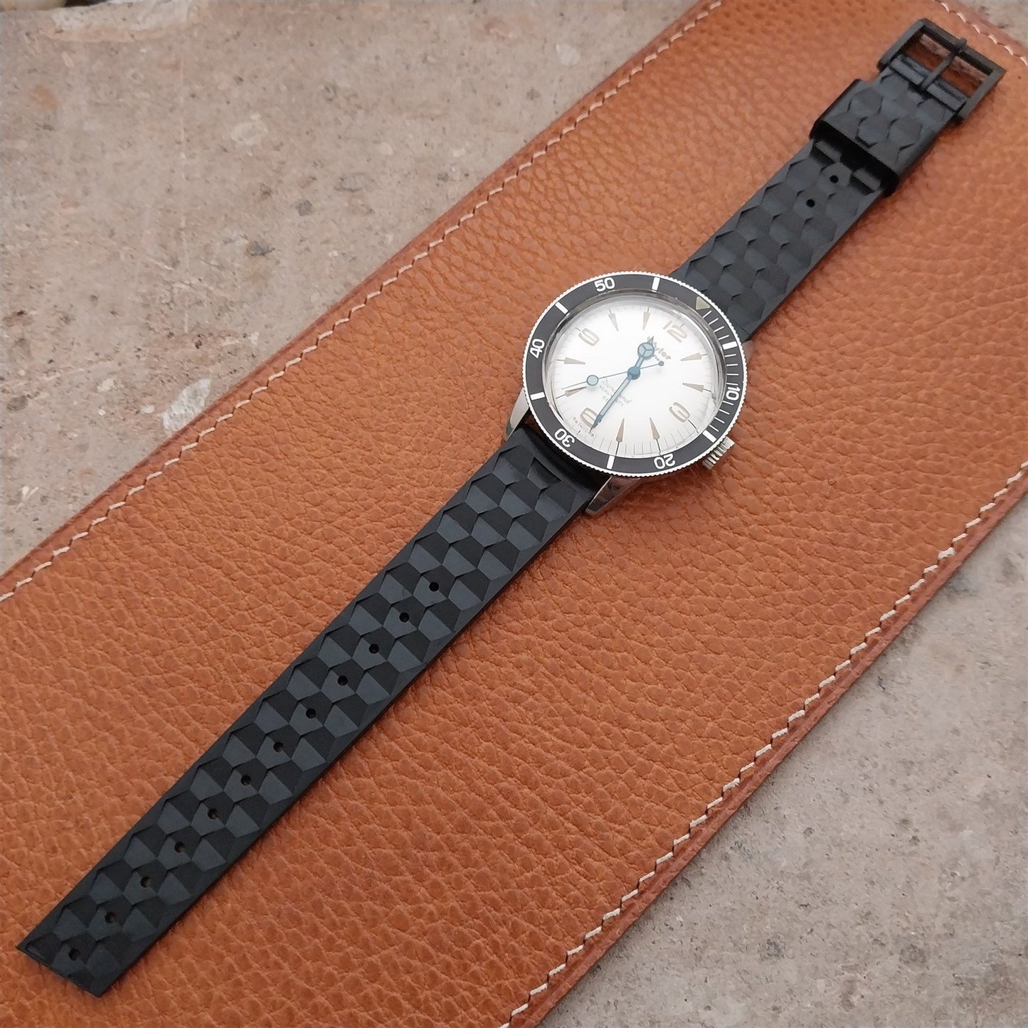 18mm Skindiver Black Sea Horse Trident Diver 1960s Unused Vintage Watch Strap