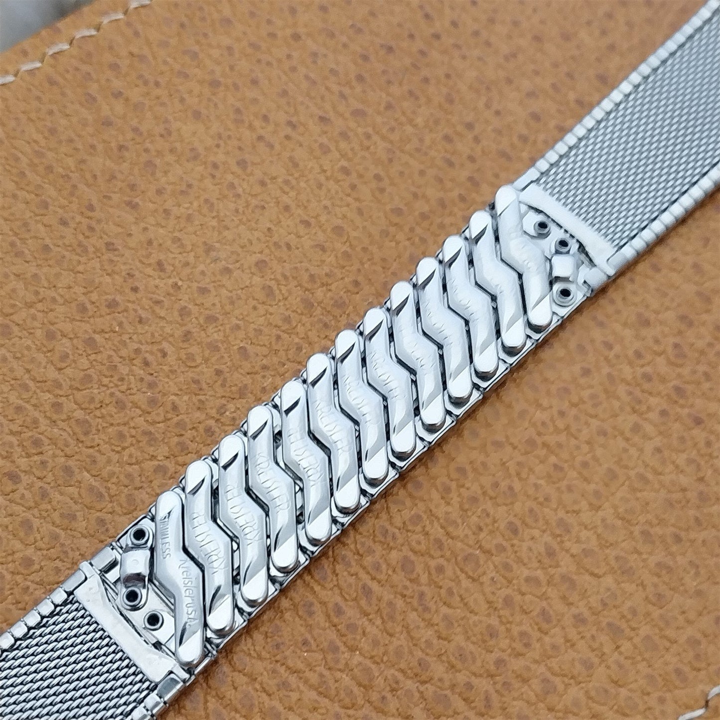 Hamilton Electric Nautilus 506 17.2mm 18mm Unused 1965 Vintage Watch Band