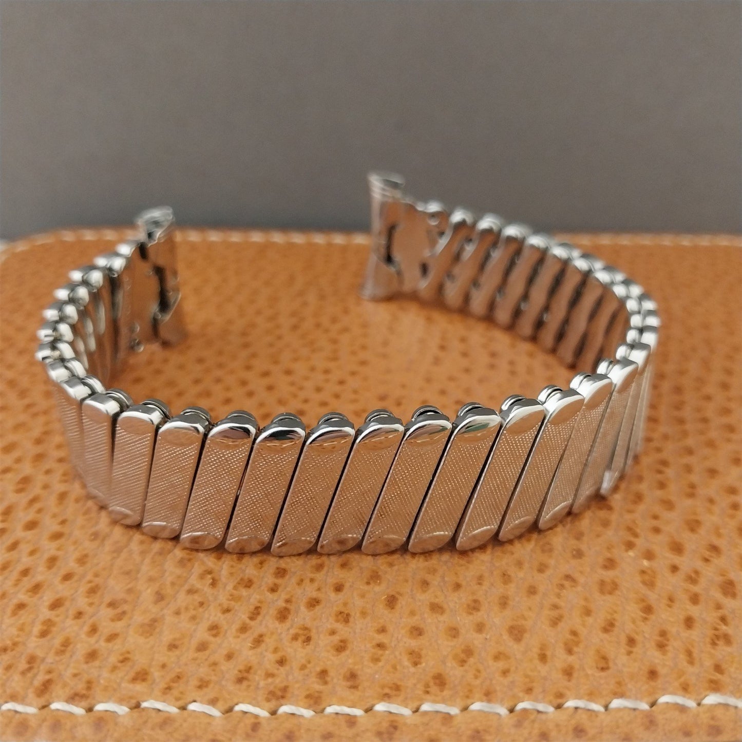 16mm 18mm 19mm Long Stainless Steel Expansion 1960s nos Vintage Watch Band