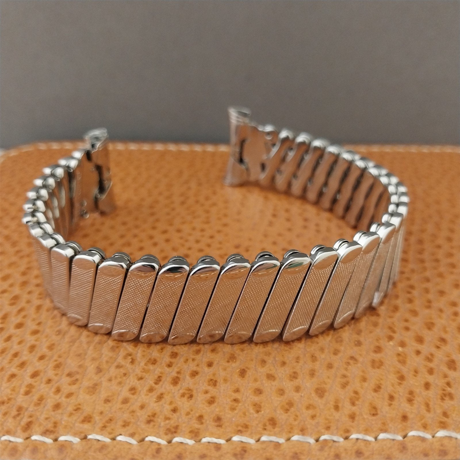 16mm 18mm 19mm Long Stainless Steel Expansion 1960s nos Vintage Watch Band