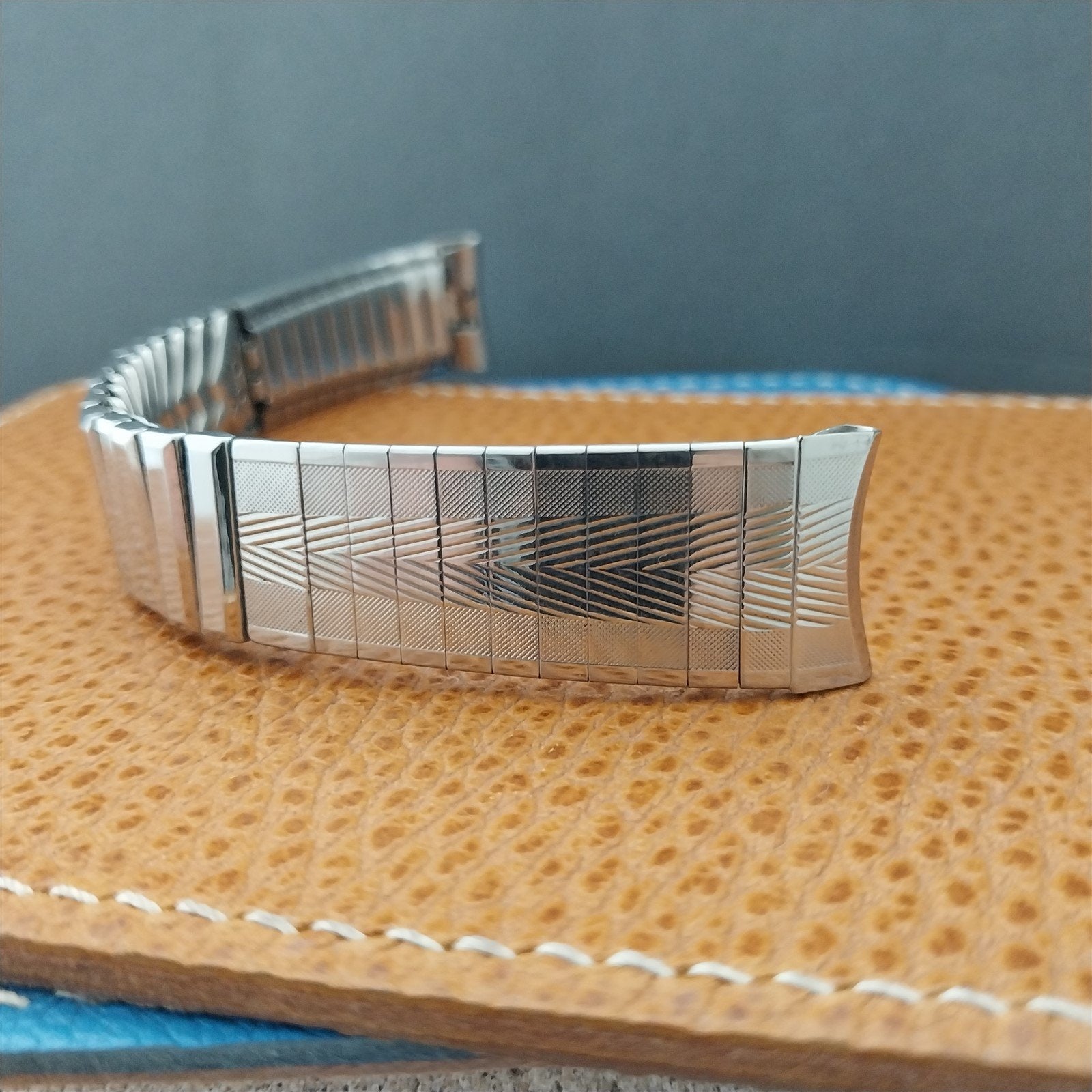 11/16" 17.2mm Umat Stainless Steel Classic Unused nos 1970s Vintage Watch Band