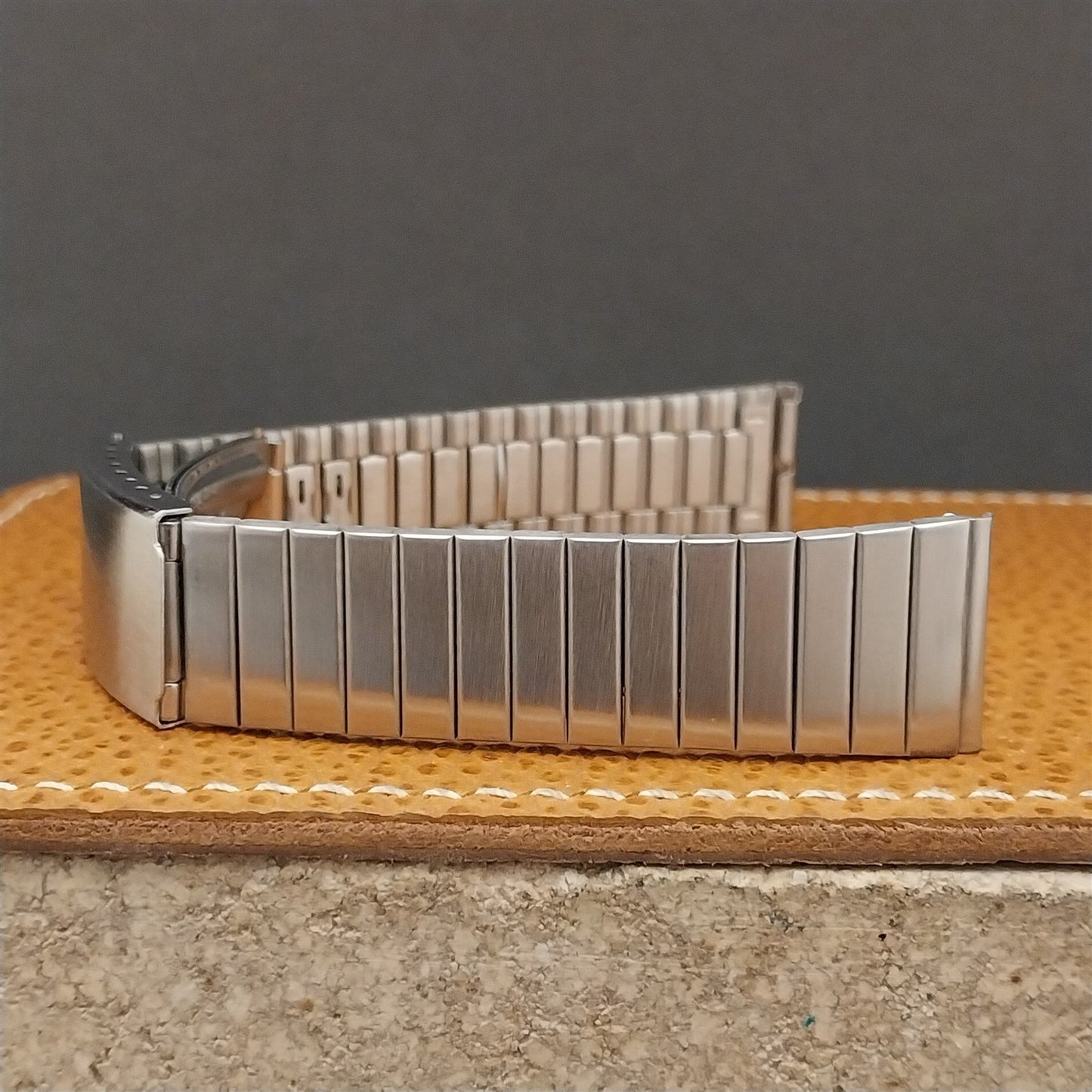 Vintage 18mm Stainless Steel Straight-End Classic 1970s nos Unused Watch Band