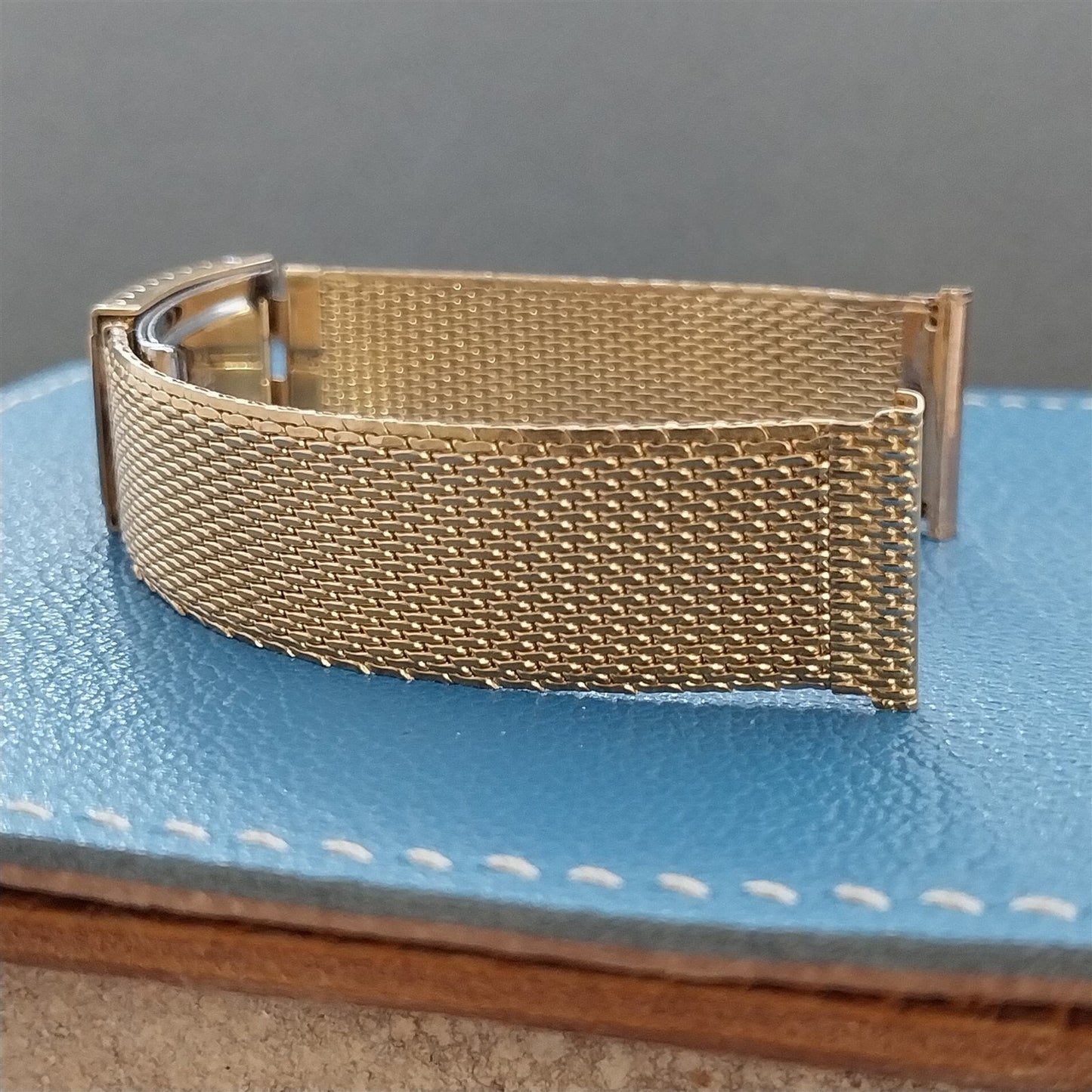 19mm 18mm Gold Mesh rgp Duchess USA nos 1960s Unused Vintage Watch Band