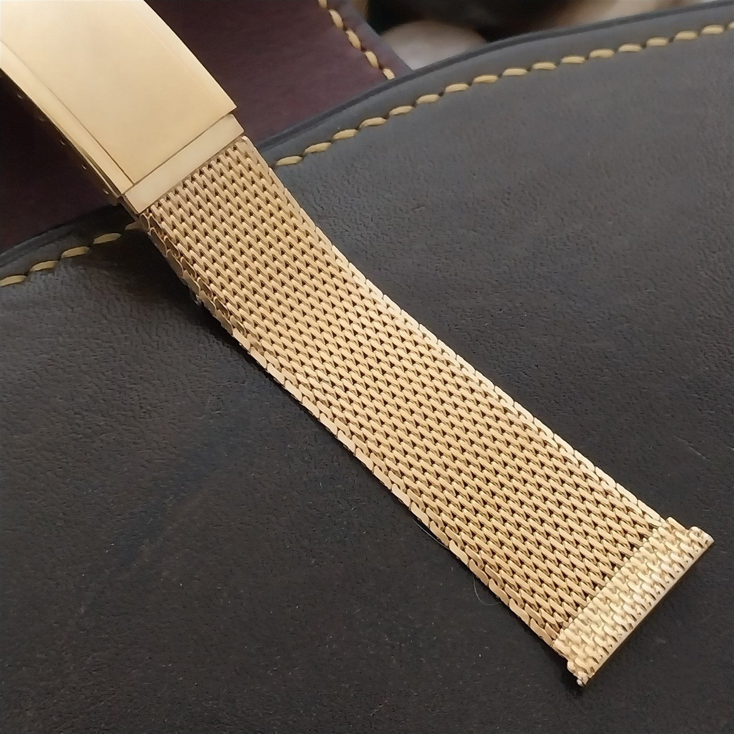 19mm 18mm Gold Mesh rgp Duchess USA nos 1960s Unused Vintage Watch Band