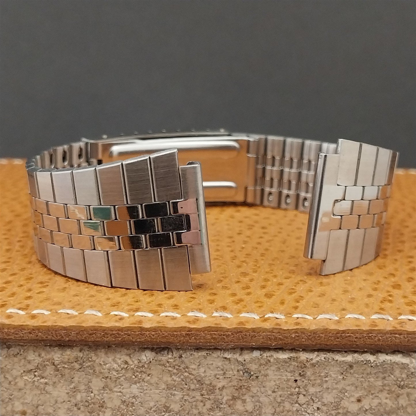 18mm 1970s Vintage Stainless Steel Classic Flared NOS Unused Watch Band