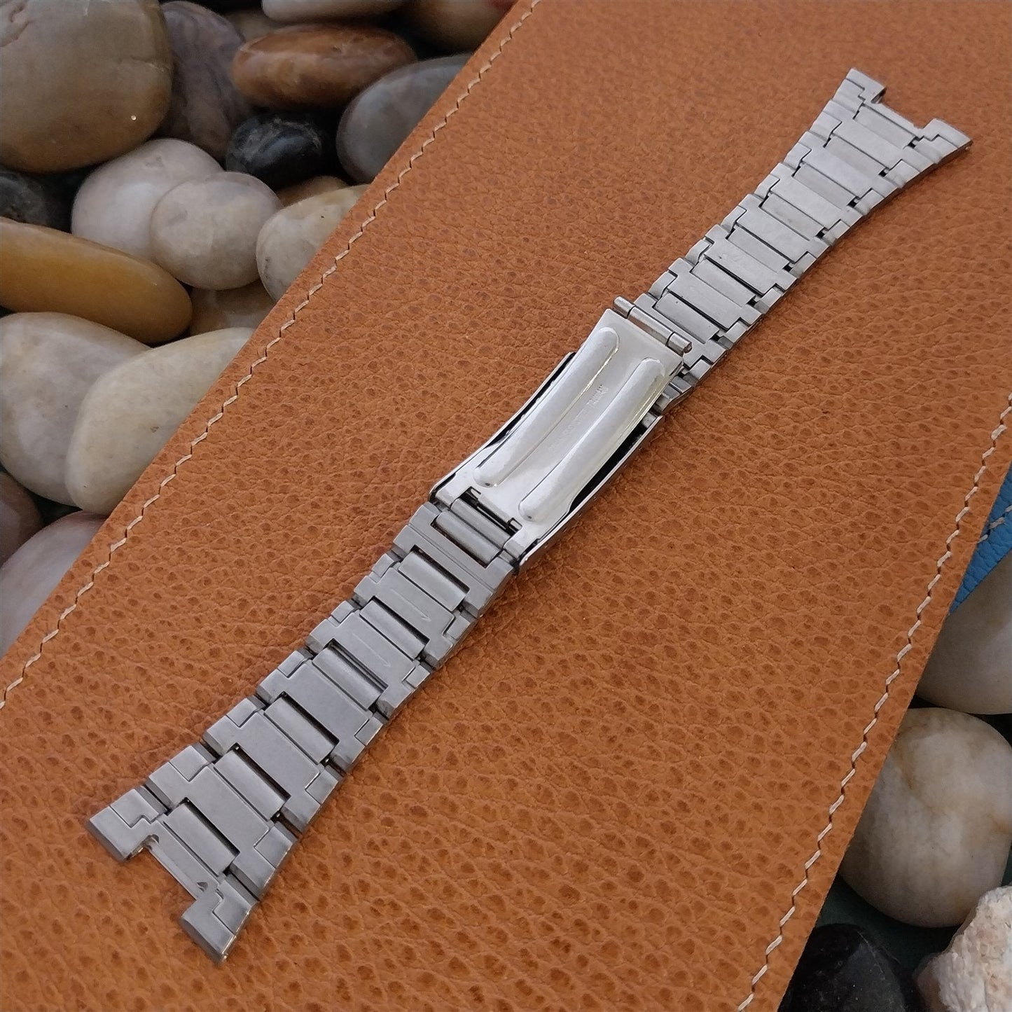 Single Center-Lug Stainless Steel 1970s LED LCD nos Vintage Watch Band