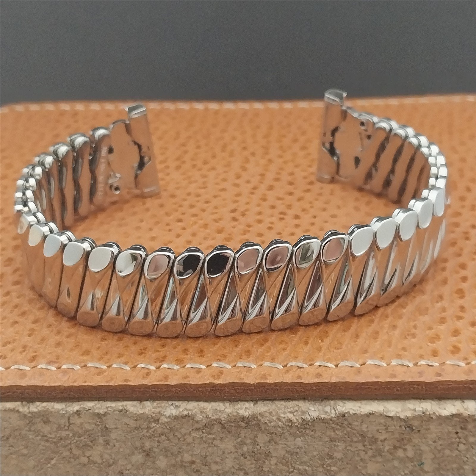 1950s Bellavance Long Stainless Steel Expansion nos Vintage Watch Band 16mm-19mm