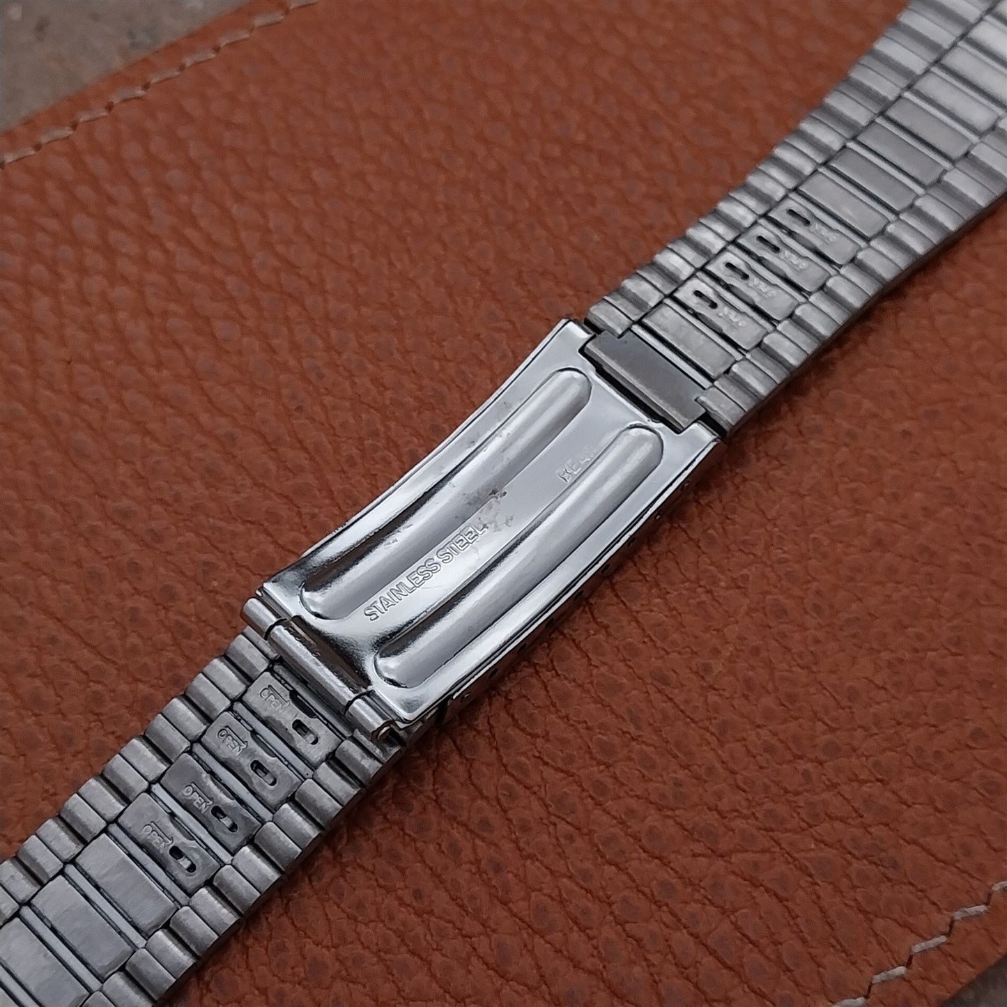 19mm Flared Stainless Steel Bear Classic Unused 1970s Vintage Watch Band