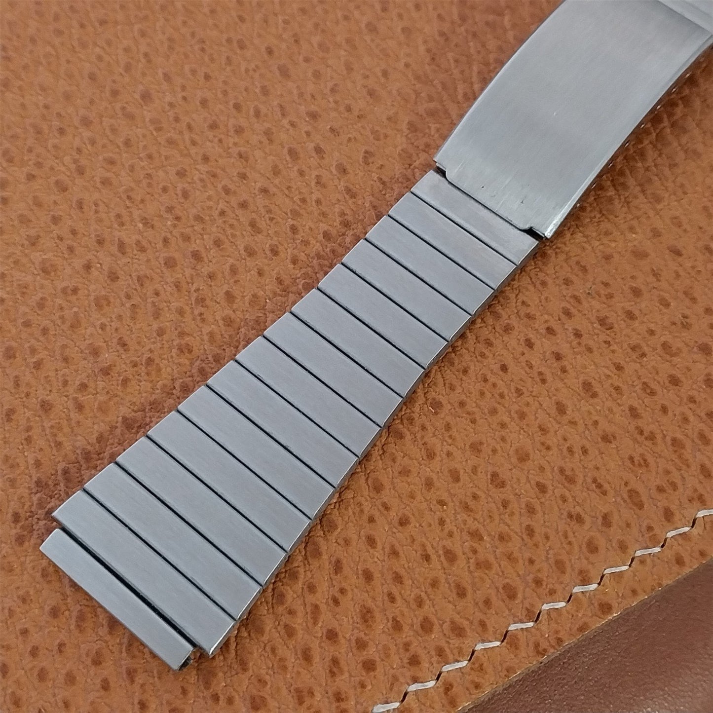 19mm Flared Stainless Steel Bear Classic Unused 1970s Vintage Watch Band