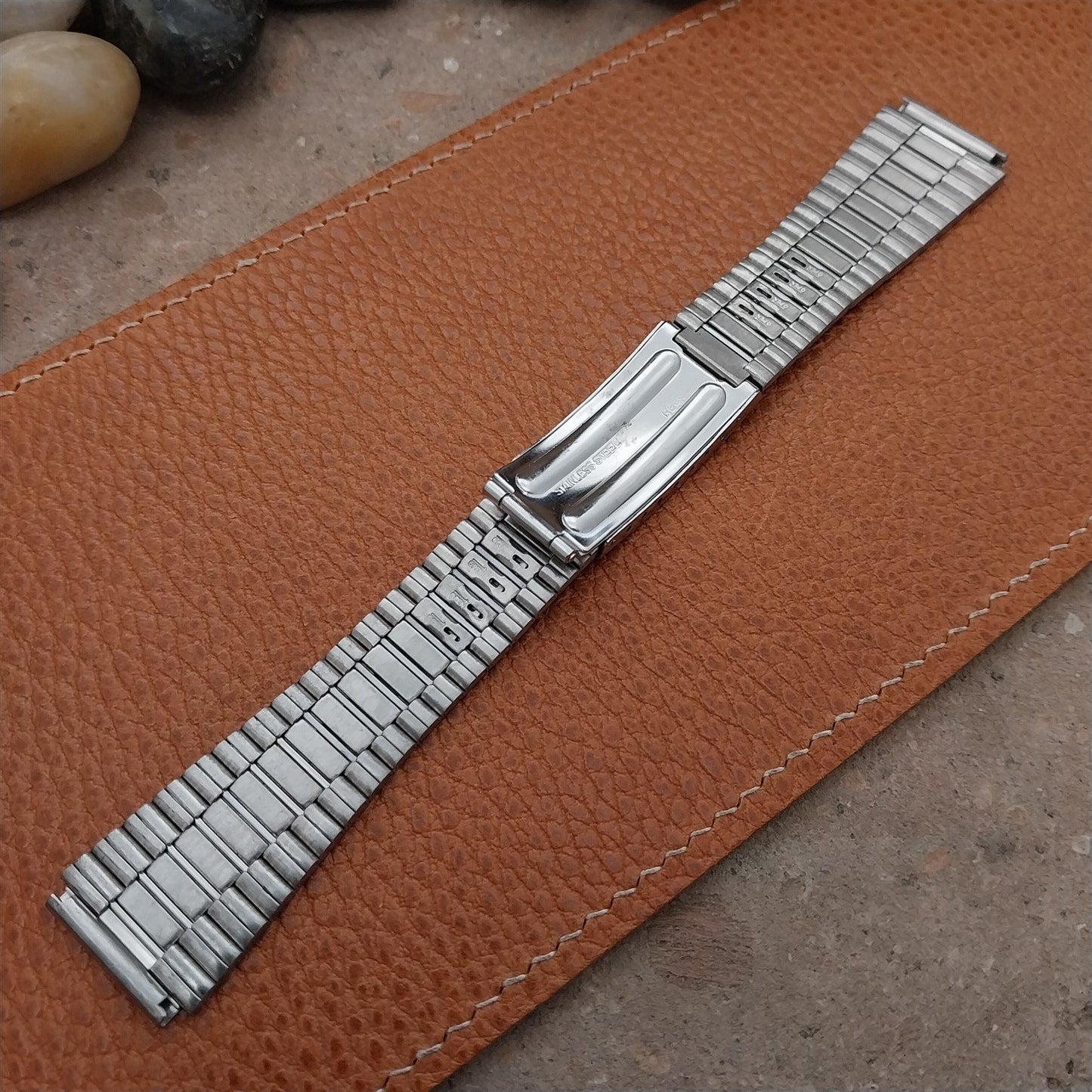 19mm Flared Stainless Steel Bear Classic Unused 1970s Vintage Watch Band