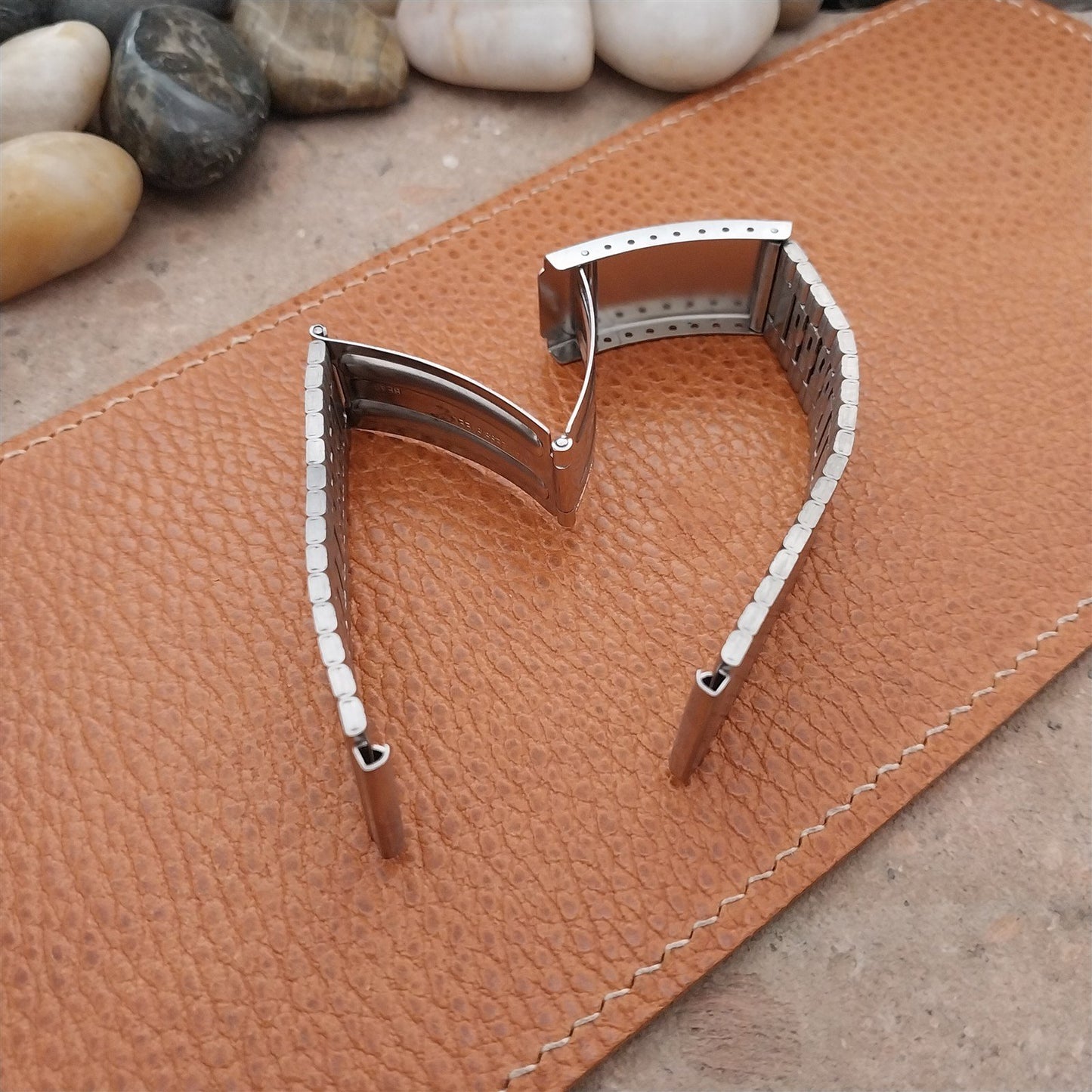 19mm Flared Stainless Steel Bear Classic Unused 1970s Vintage Watch Band