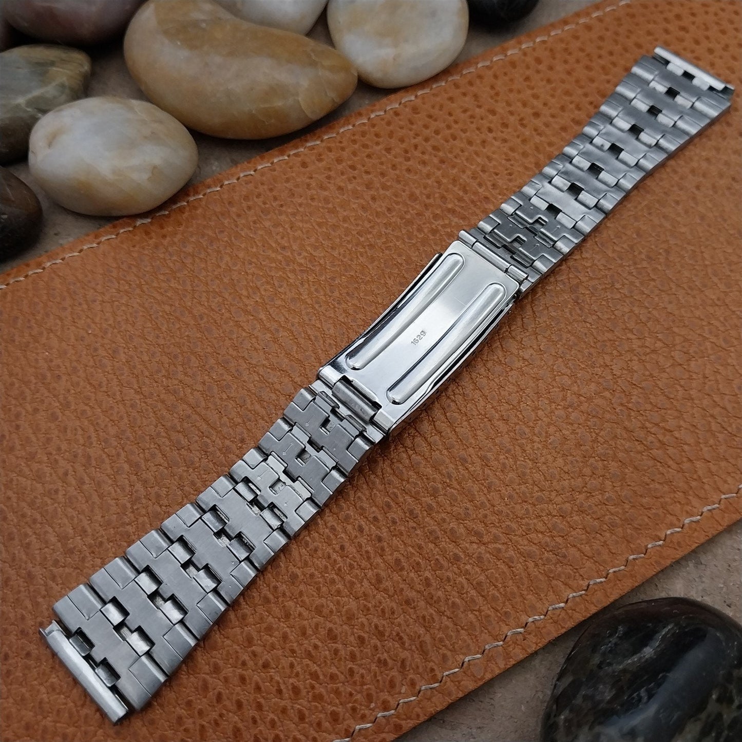 Vintage 19mm Novus Stainless Steel nos Flared Unused Classic 1970s Watch Band