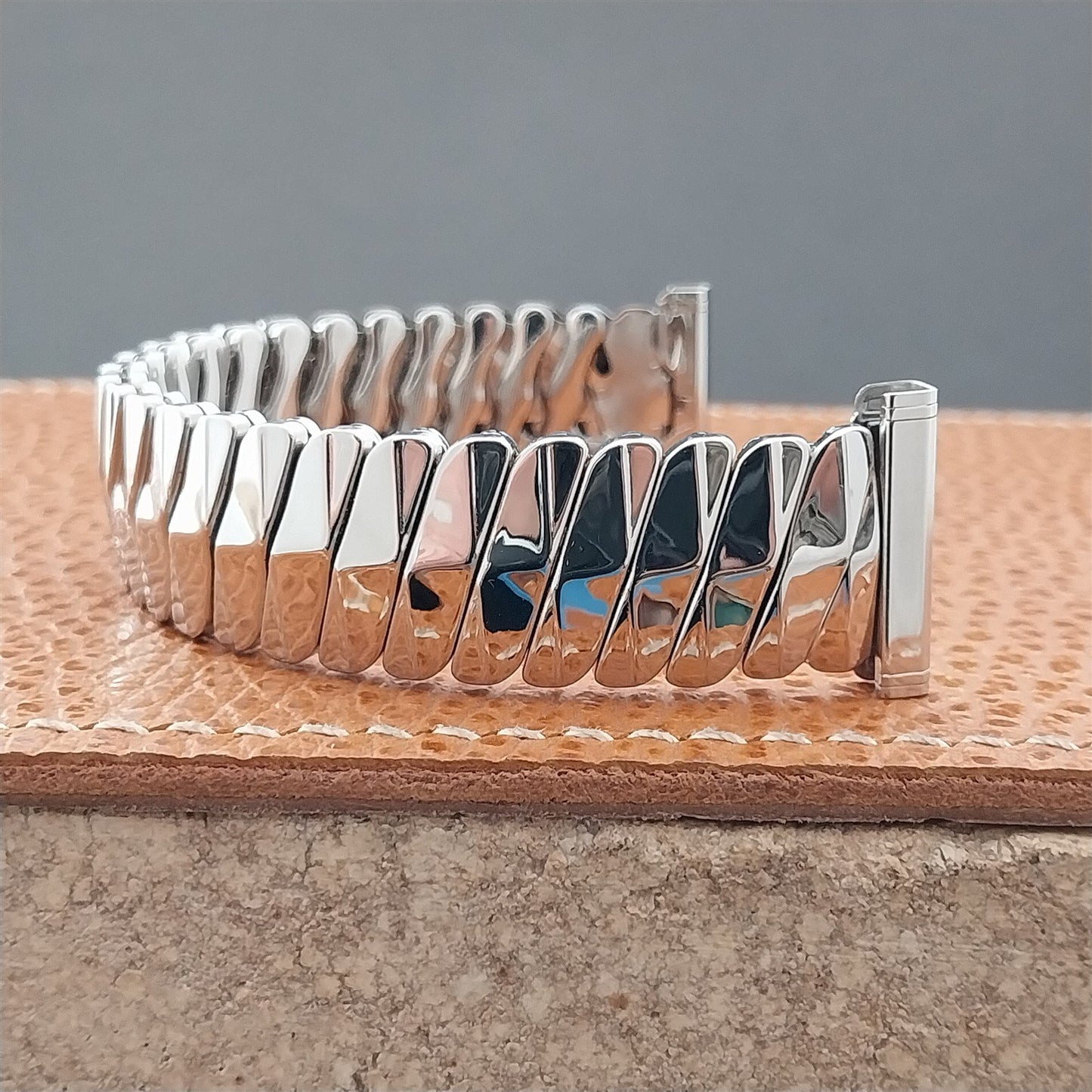 Short 1960s Bellavance Stainless Steel Classic Stretch Unused Vintage Watch Band