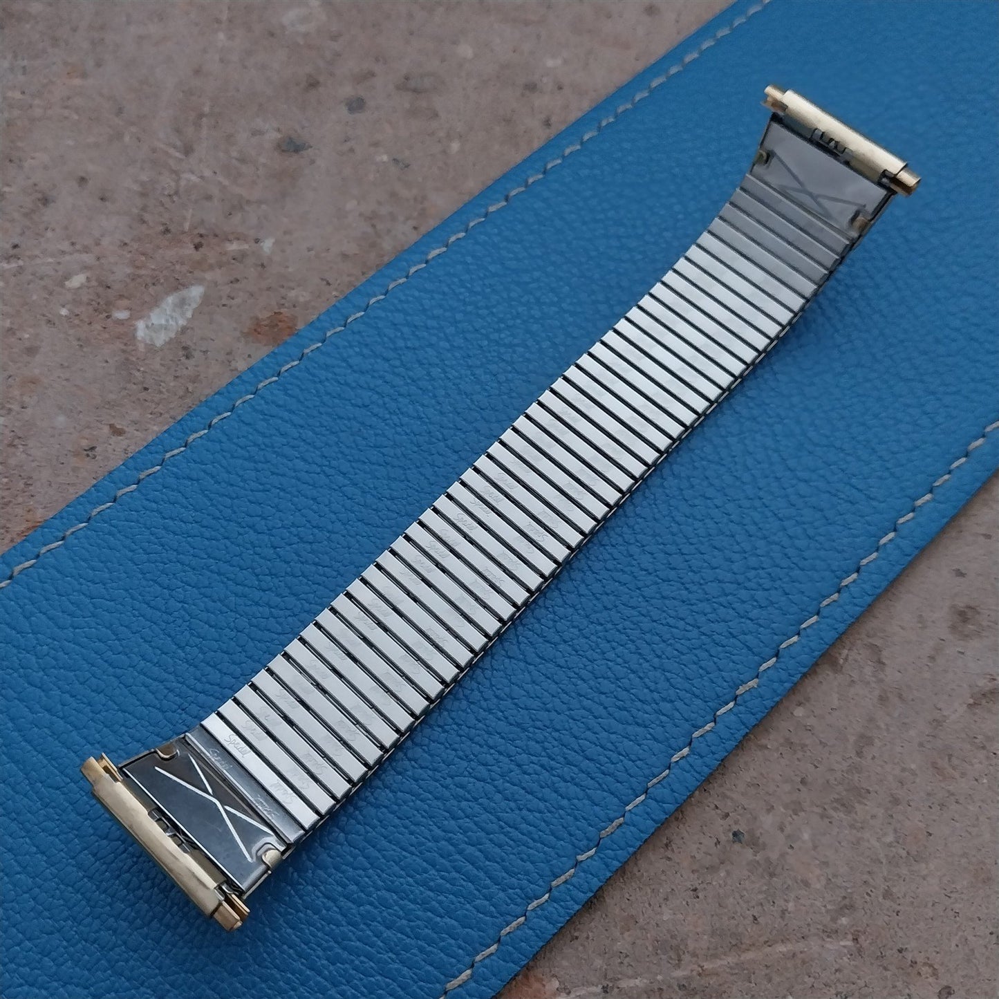 18mm 19mm 20mm 1970s Short Speidel Gold-Tone nos Flared Vintage Watch Band