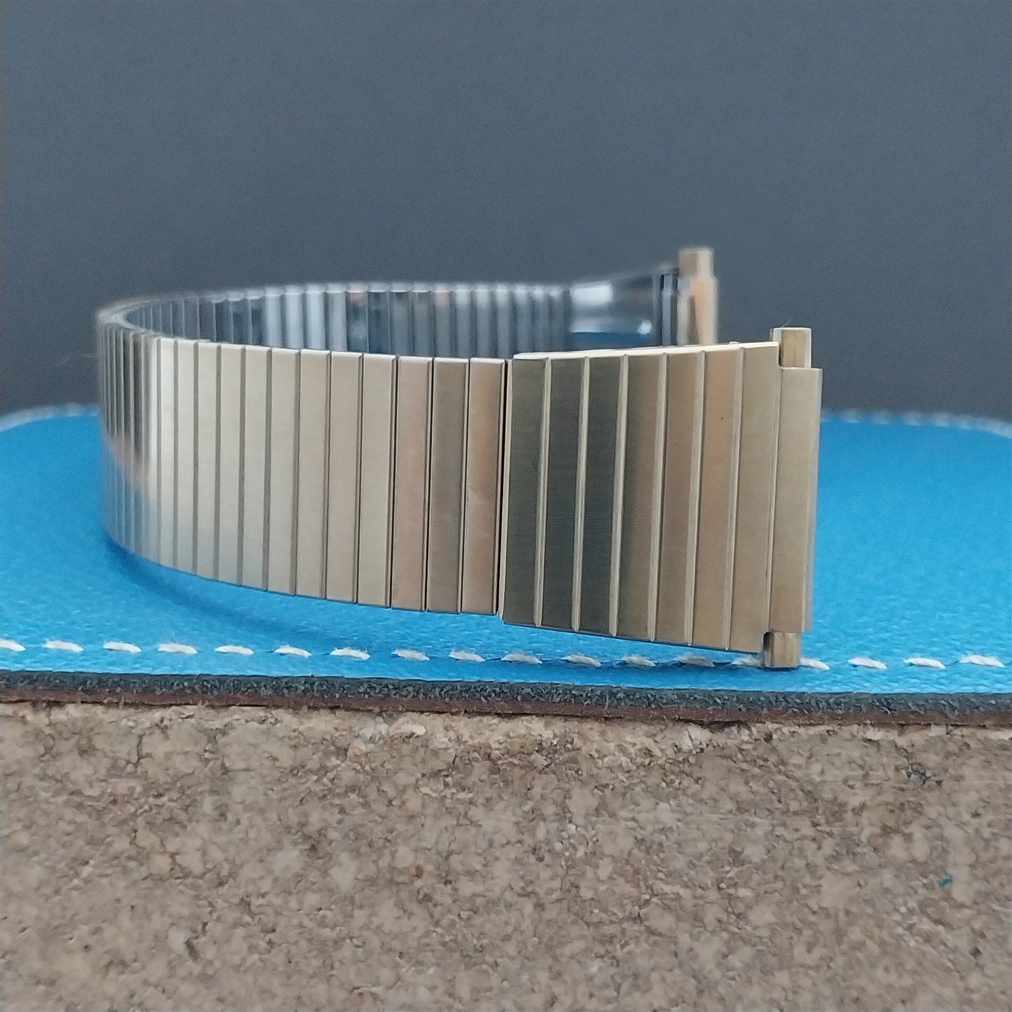 18mm 19mm Long Speidel Thinline 1970s Quick Adjust Gold-Tone Vintage Watch Band