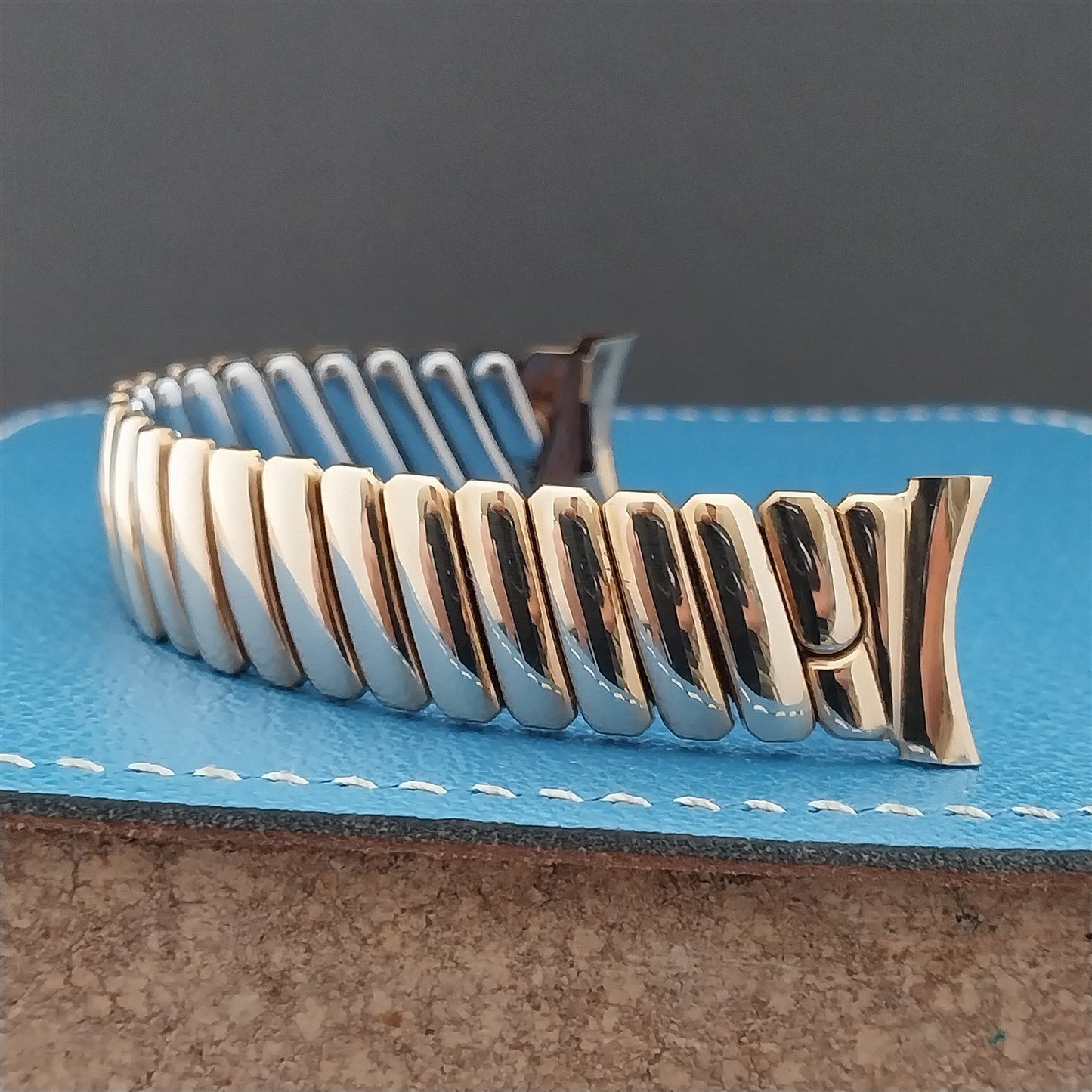 17.2mm Foster 10k Gold-Filled 1950s Short Classic Stretch NOS Vintage Watch Band