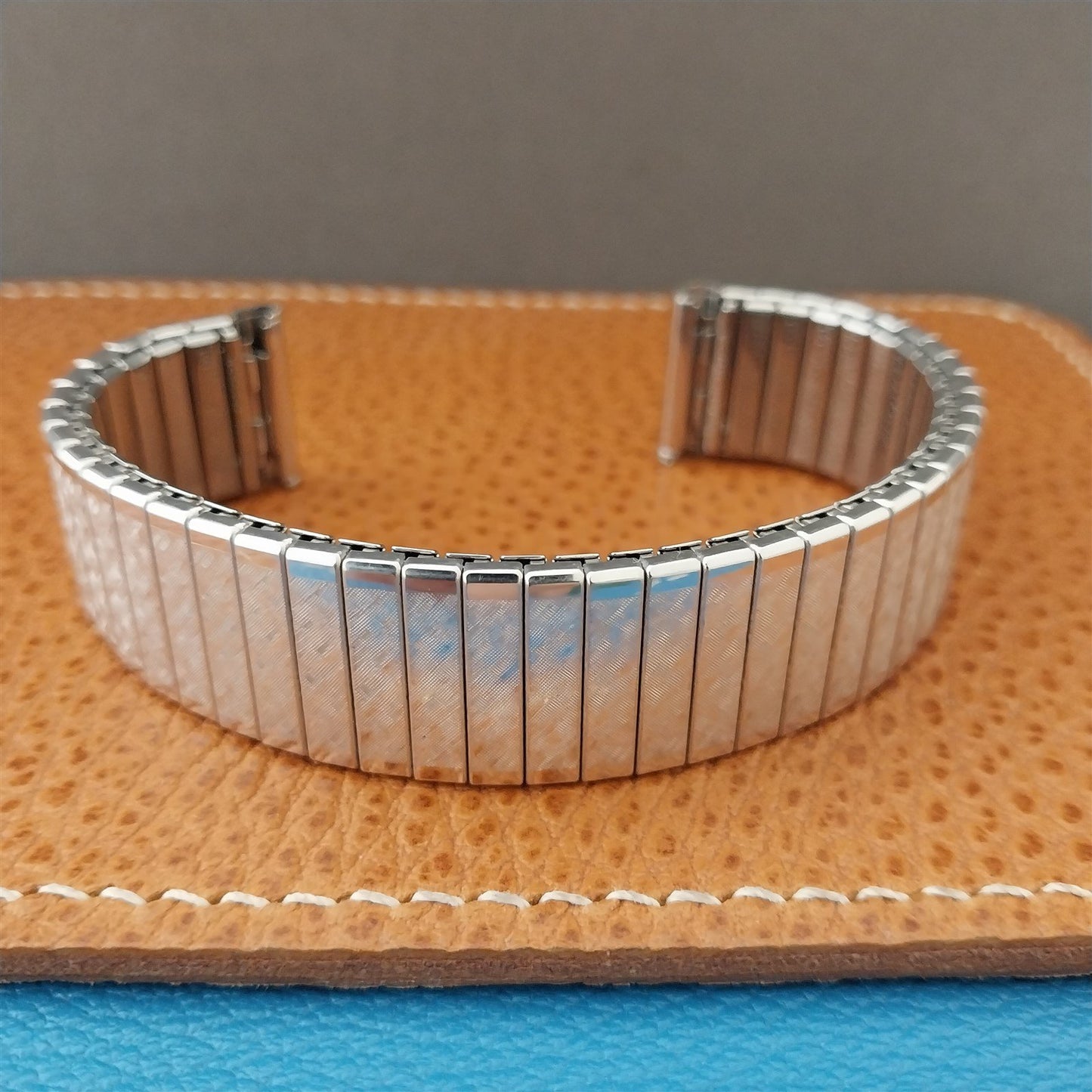 Vintage Kreisler 17.2mm 17mm White Gold-Fill 1960s Stretch Unused NOS Watch Band