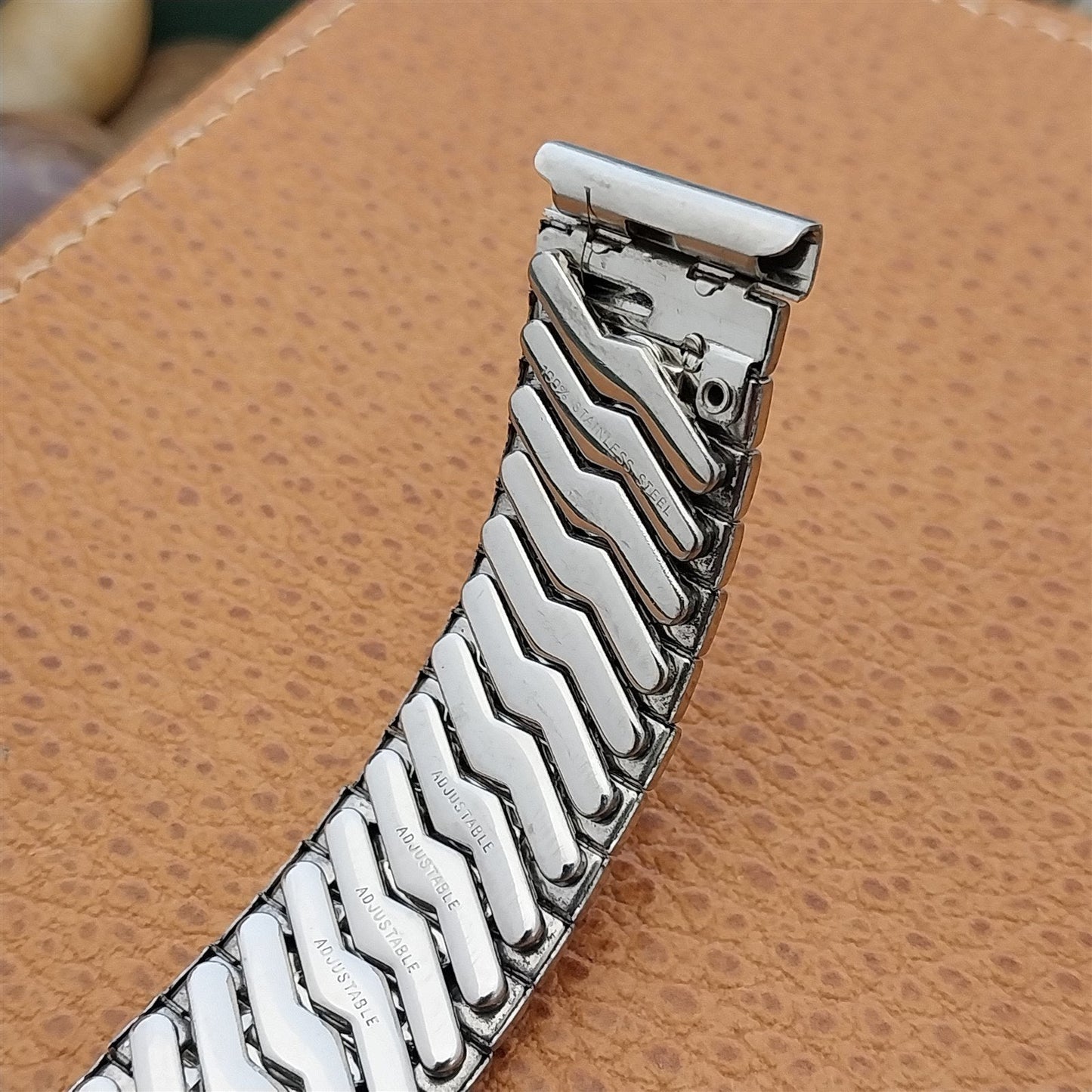 11/16" 17.2mm Stainless Steel Expansion nos 1960s old-stock Watch Band